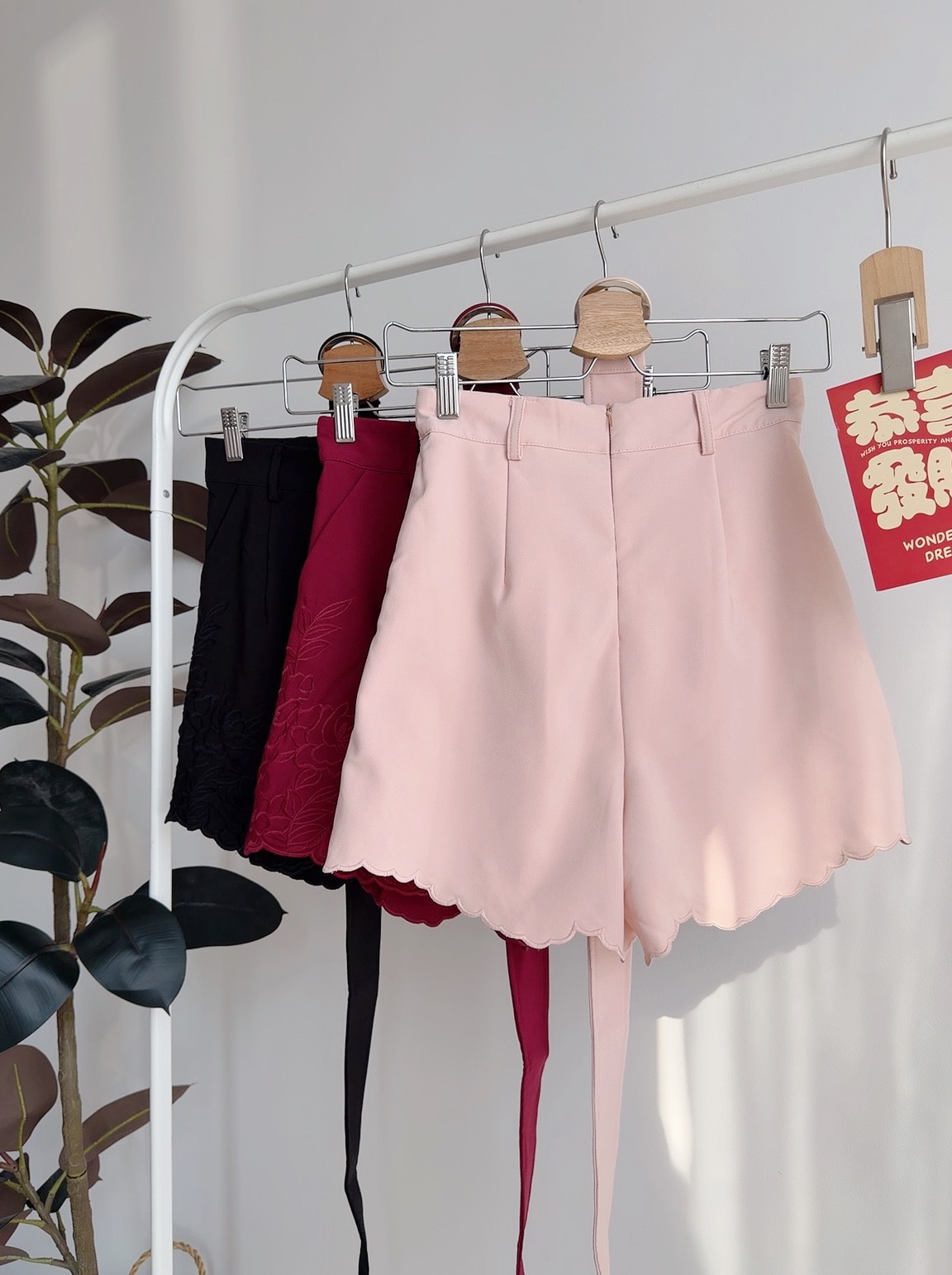 B72705 AVELISSE EMBROIDERY SHORTS