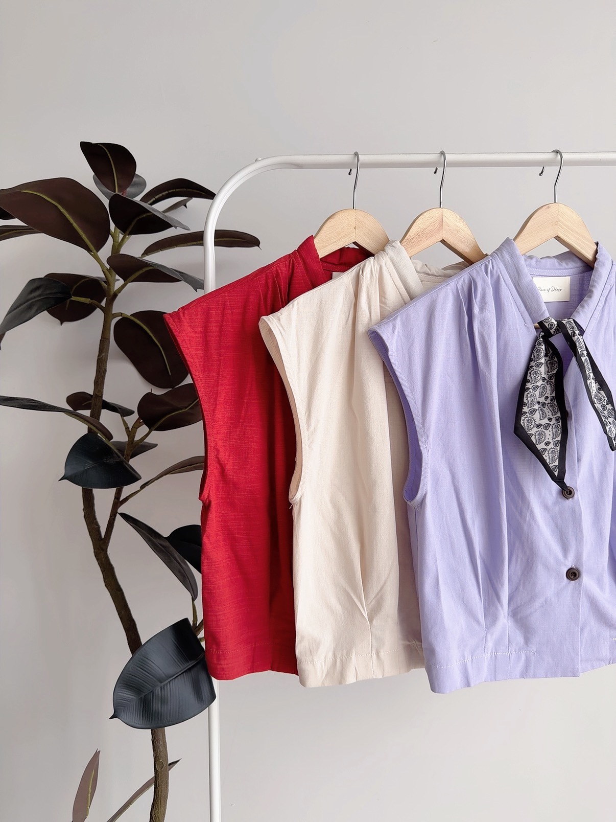 T72626 LUNA SCARF TRIM BLOUSE