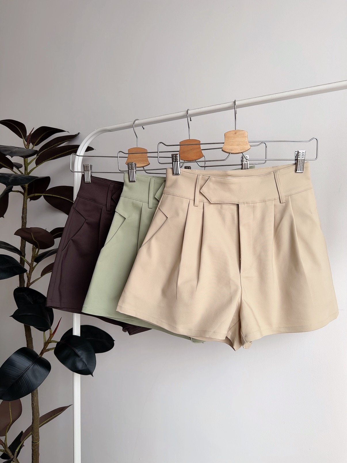 B72741 AVELINE A CUT SHORTS