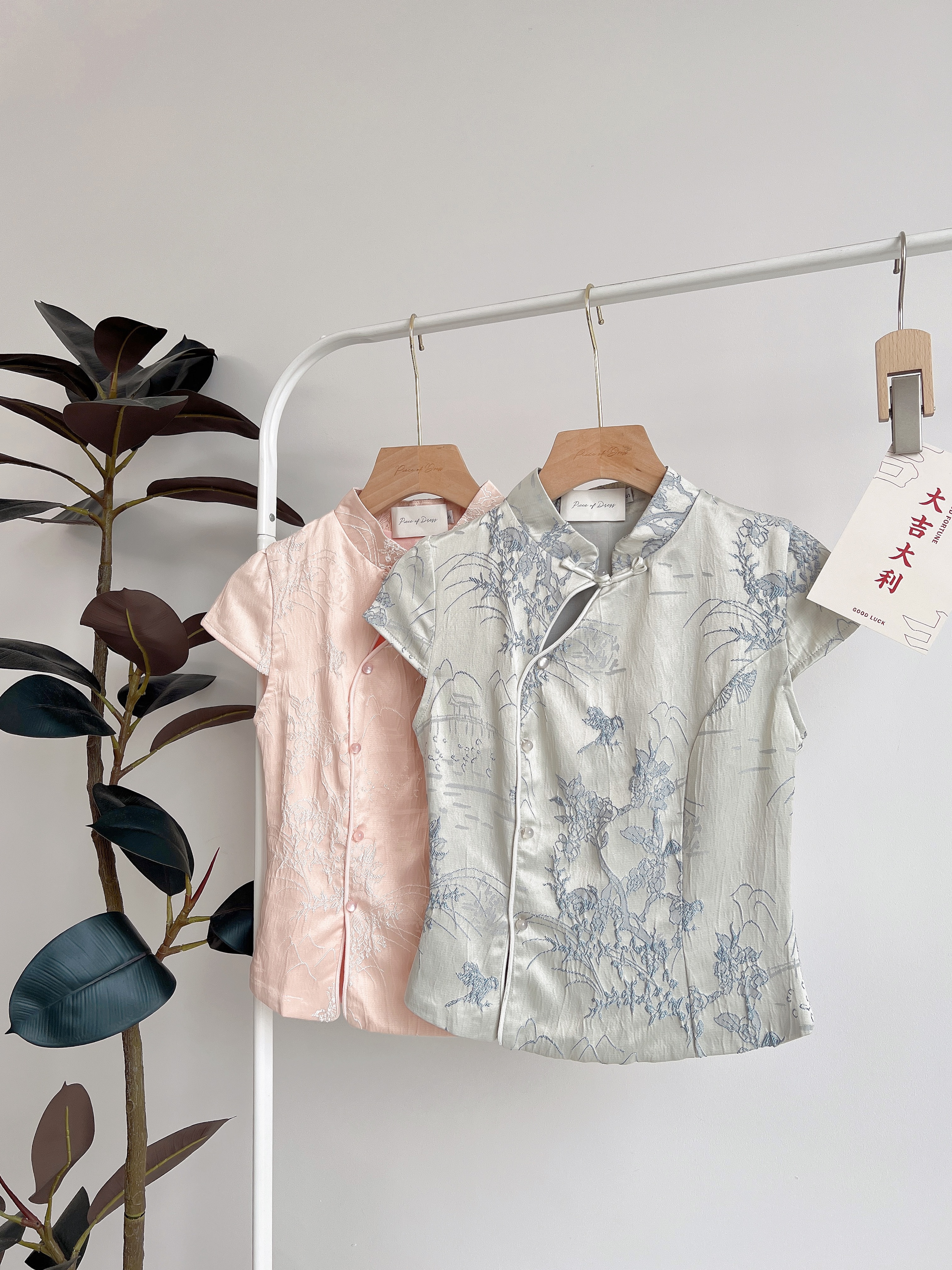 T70655 SUSAN FLORAL CHEONGSAM TOP