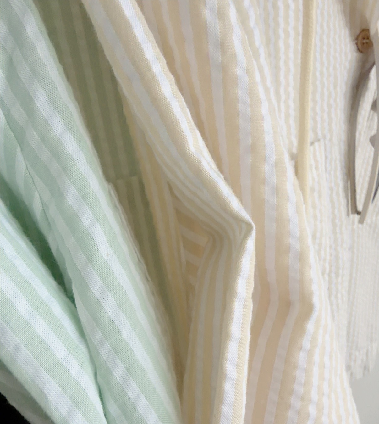 T72652  CALLIE BREEZE HOODED SHIRT