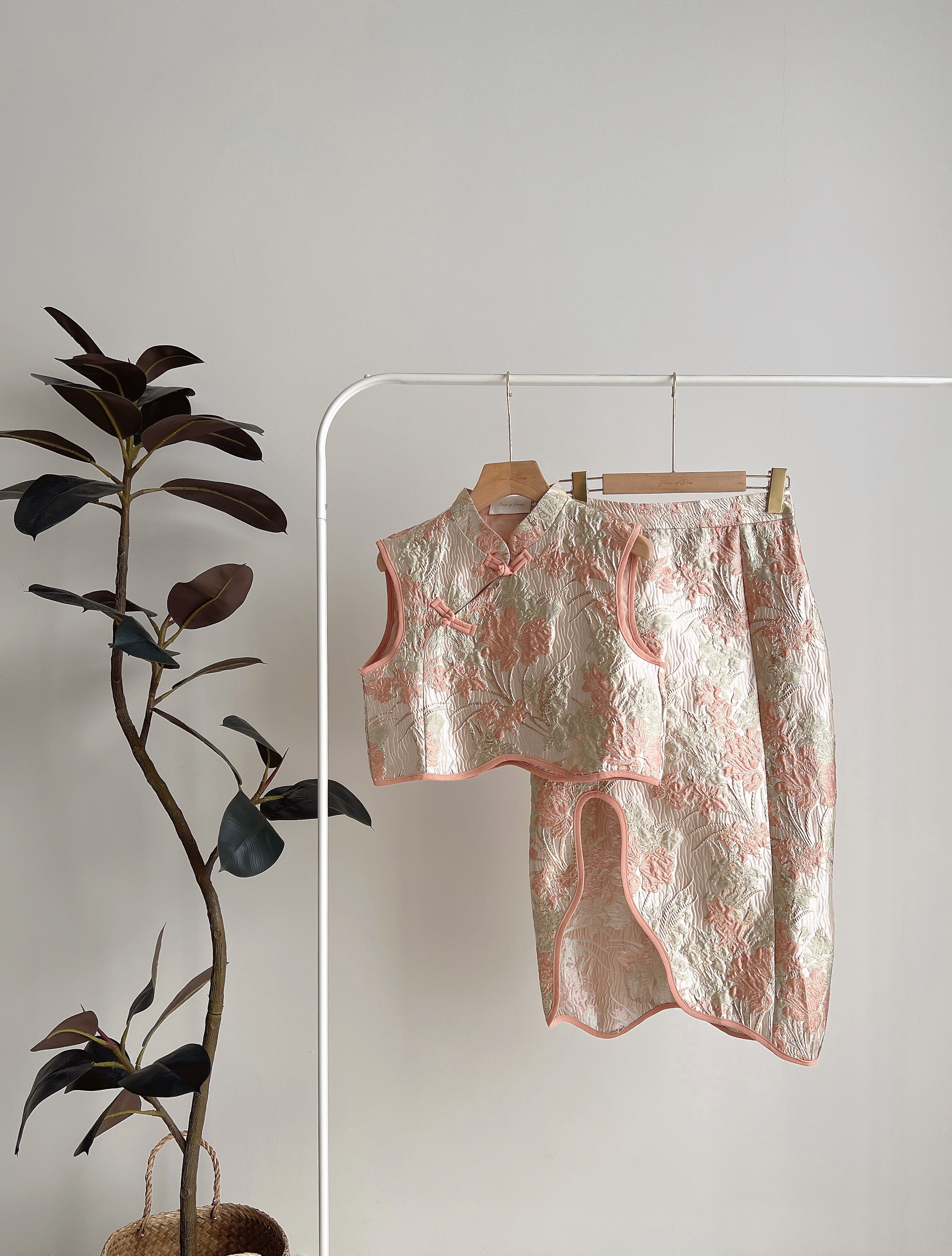 S70776  Yī Nuò FLORAL CHEONGSAM SET