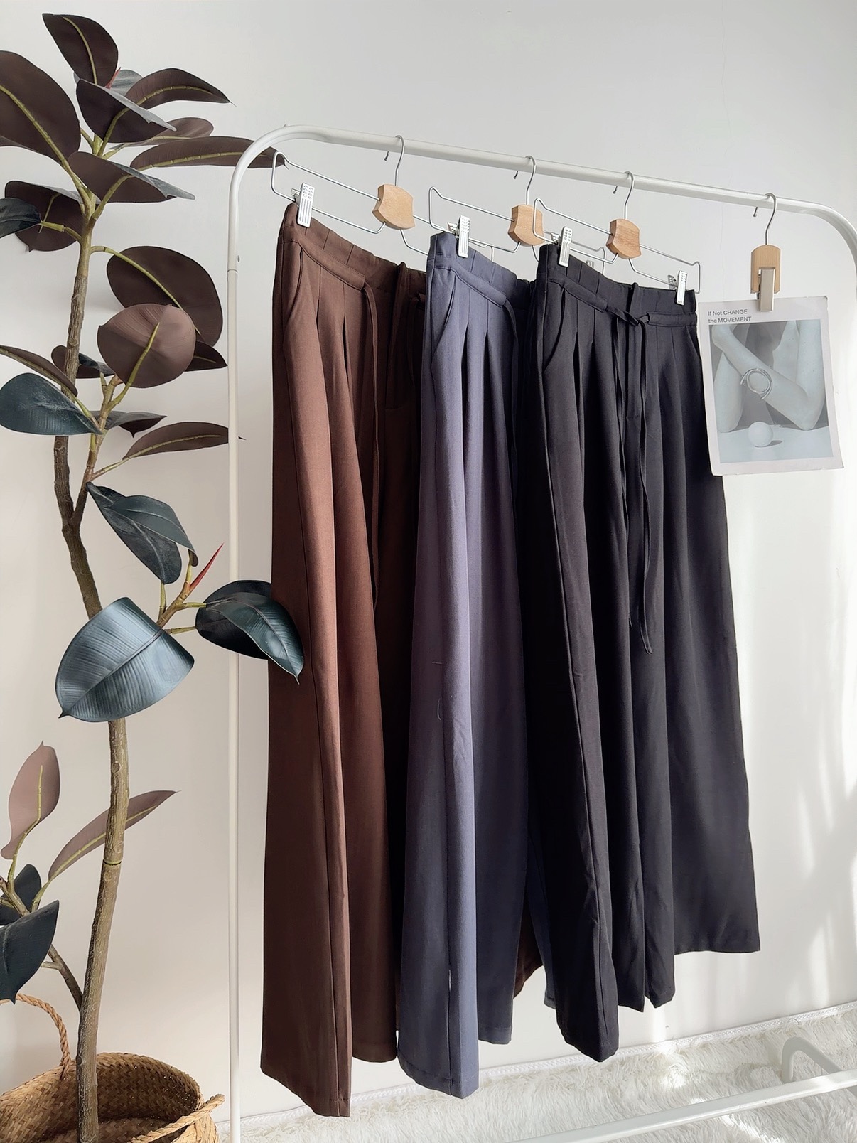 B72573 SINDRA FLOWY TROUSER