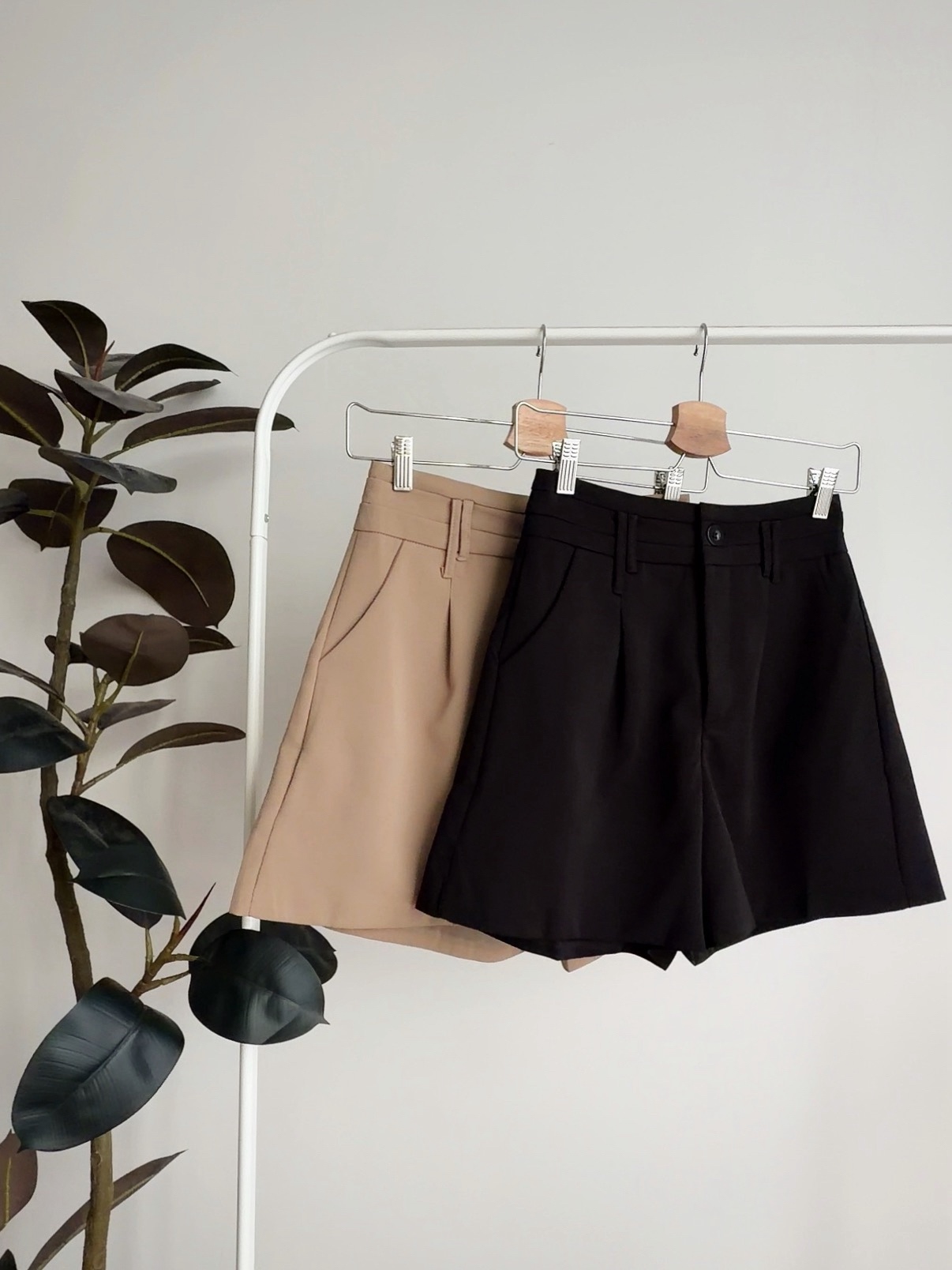 B72689 ELORA HW A CUT SHORTS