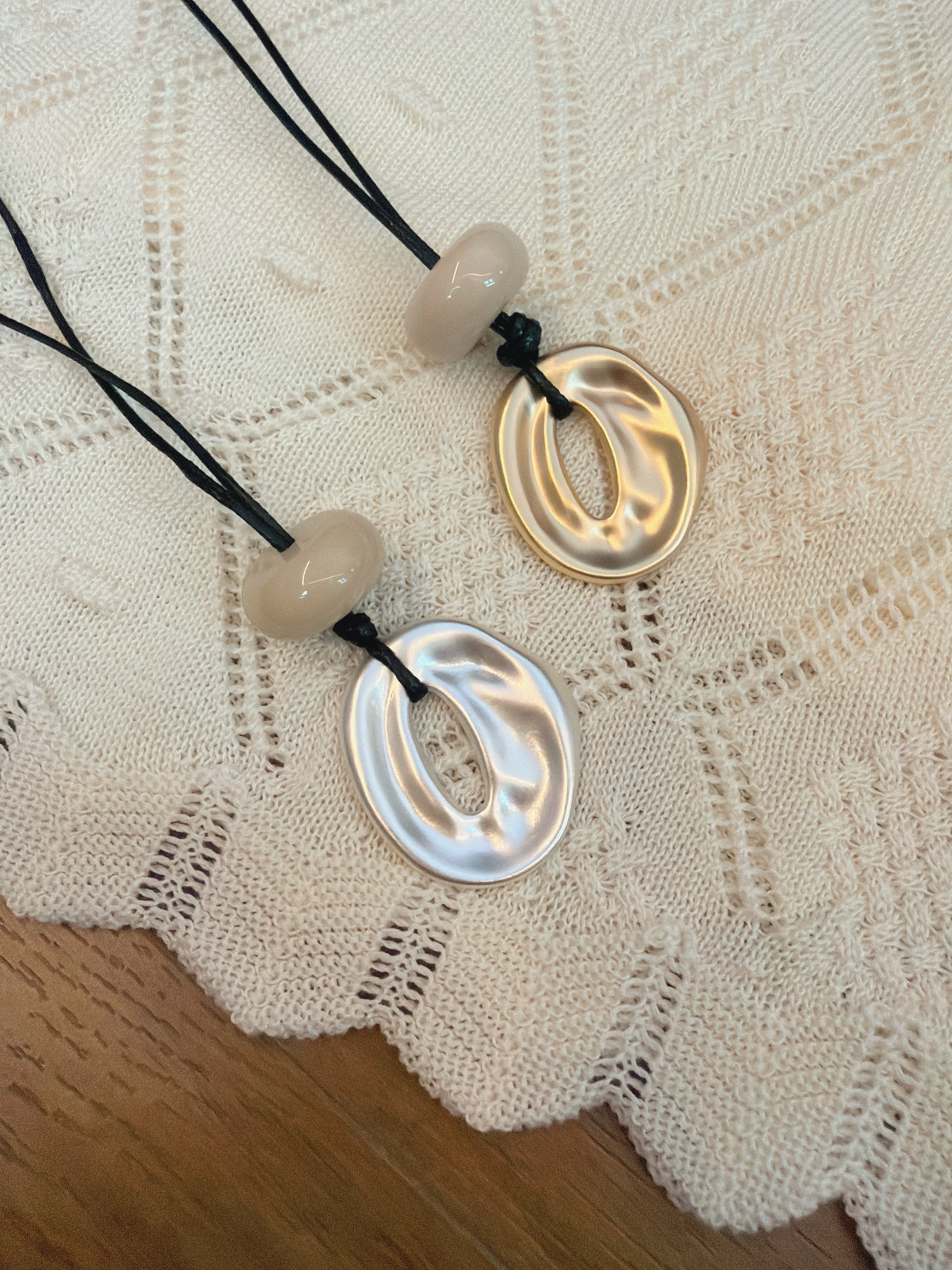 AA002  ELWEN SCULPT PENDANT NECKLACE