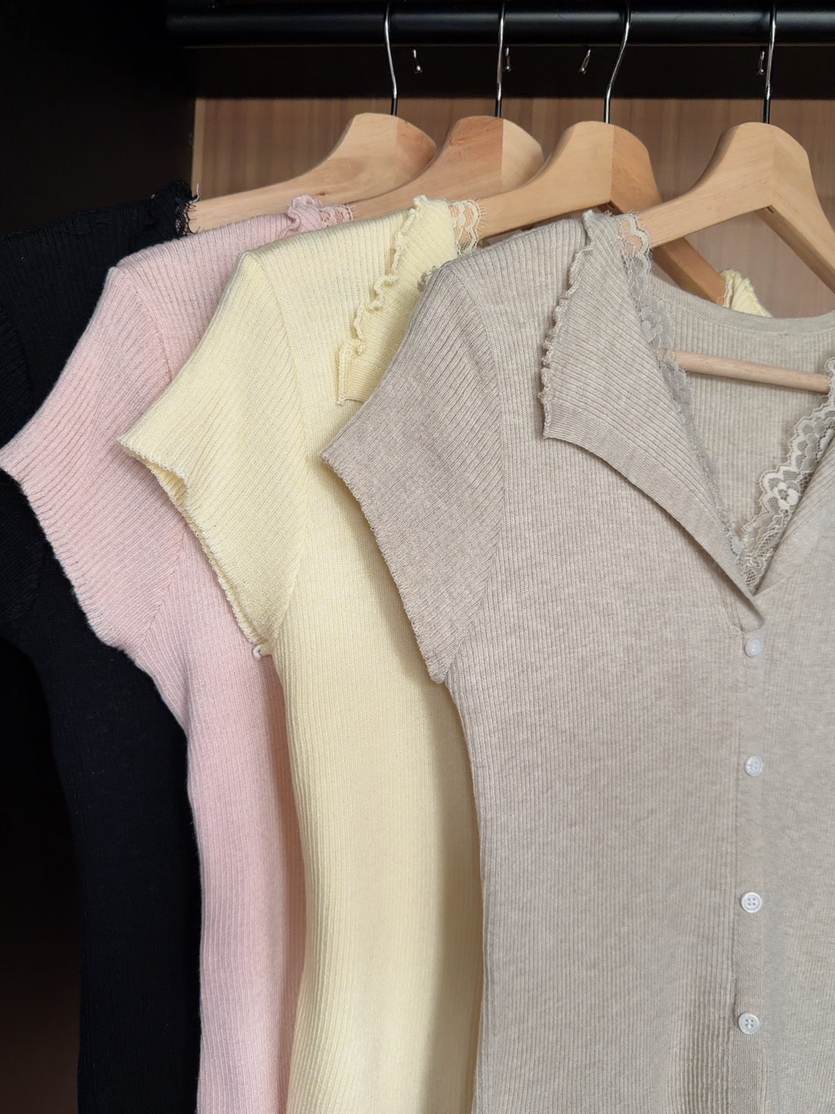 TLT70-  LACEY COLLAR RIB KNIT TOP