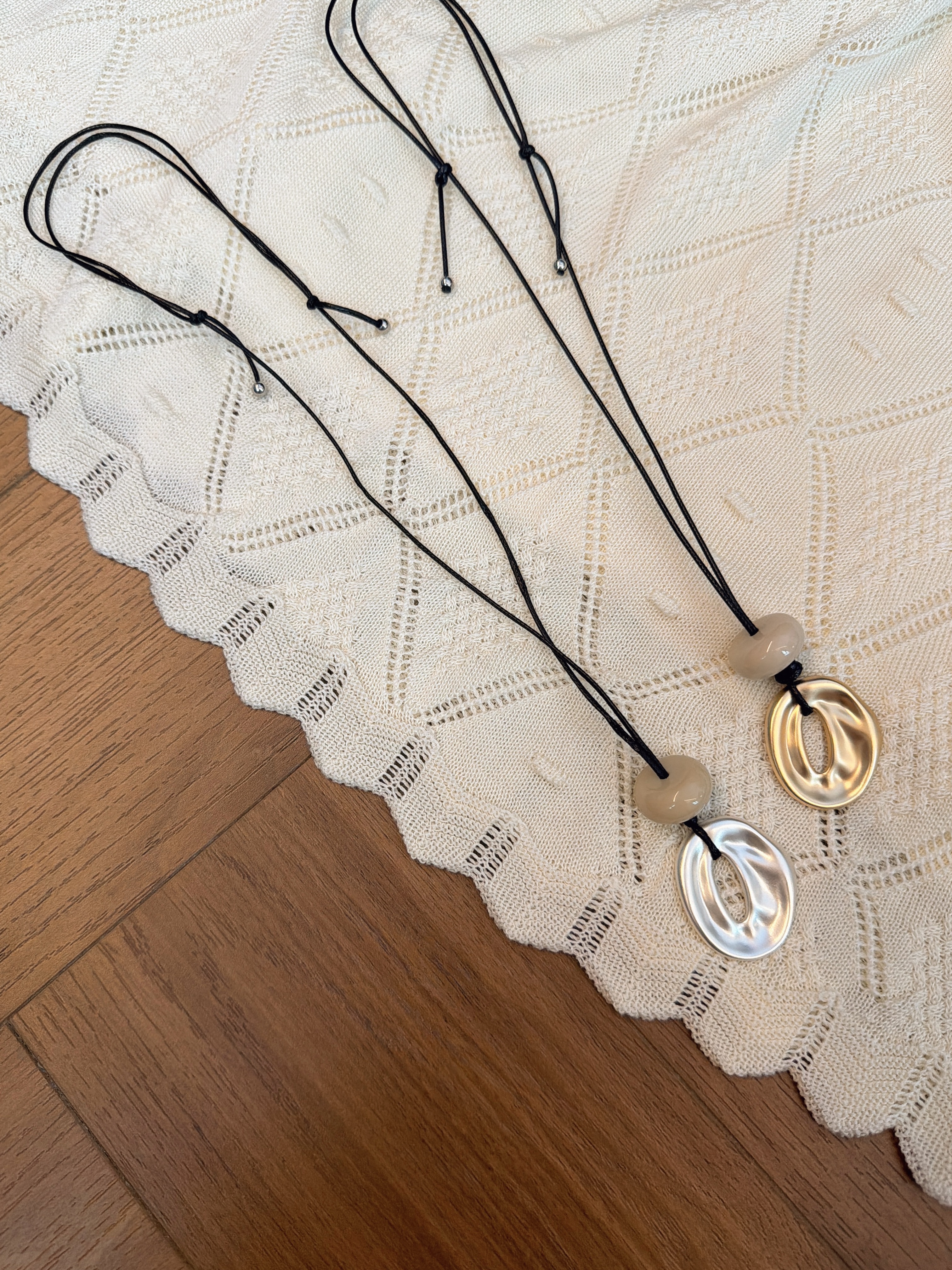 AA002  ELWEN SCULPT PENDANT NECKLACE
