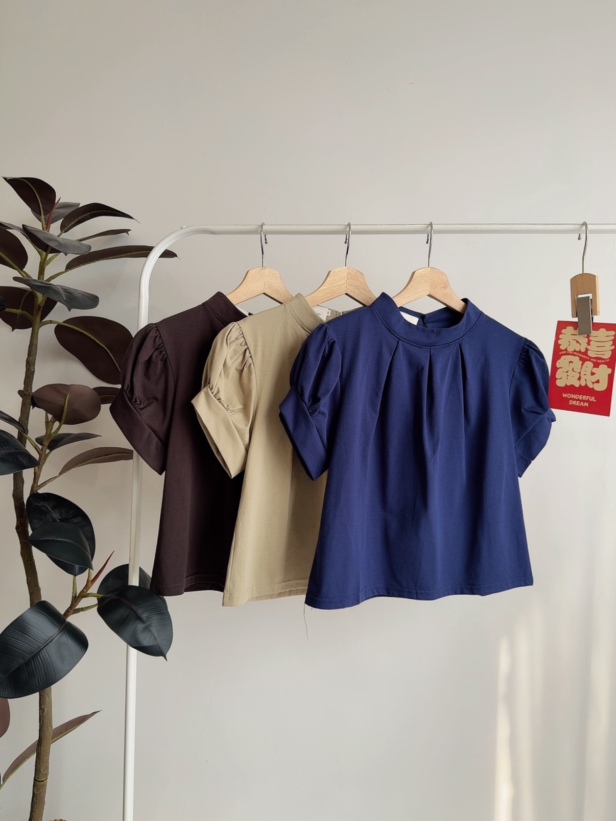 T72744 CORRINE CLASSIC PUFF SLEEVE BLOUSE