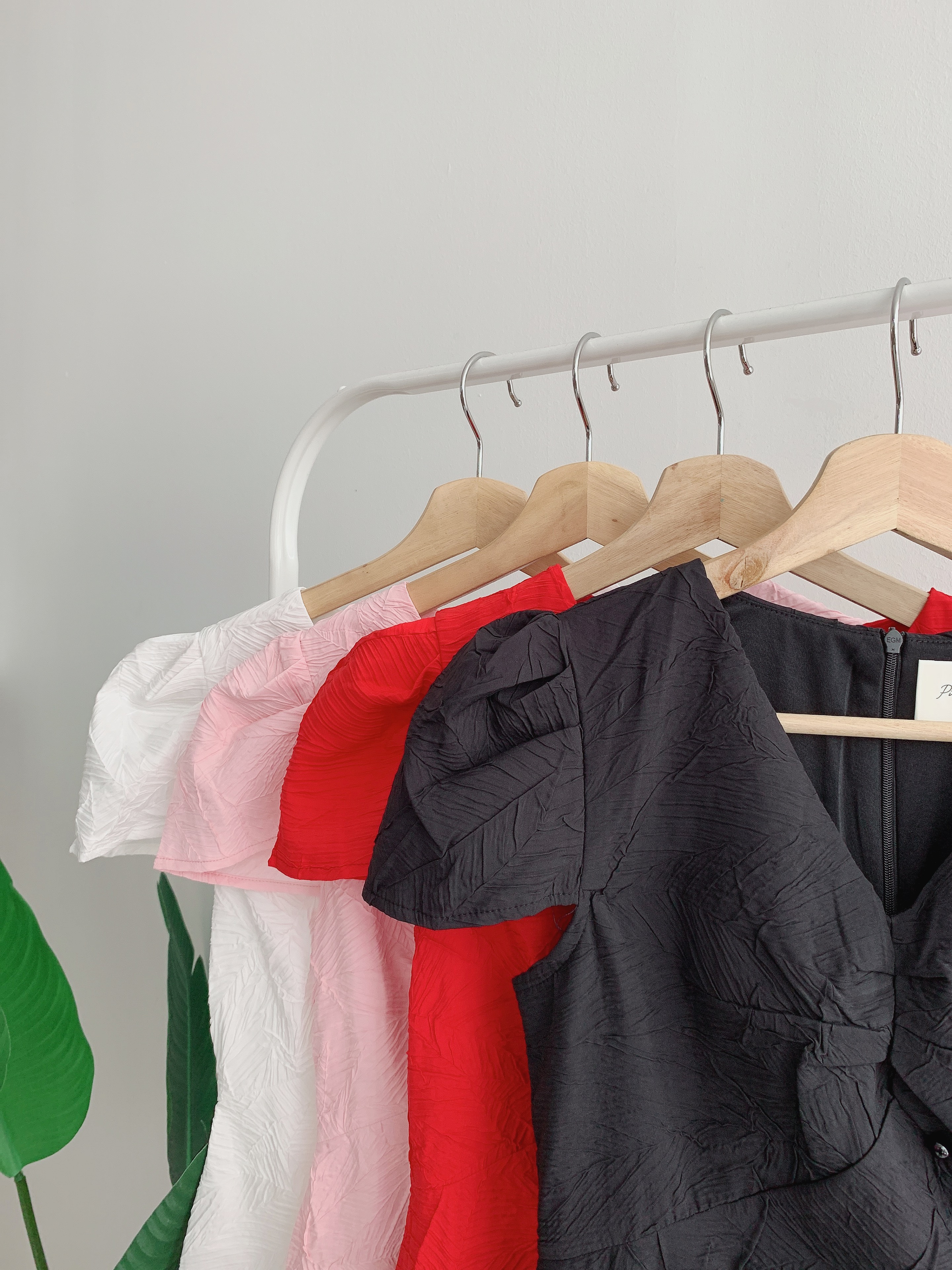 D60821 NANNCY V NECK MIDI DRESS