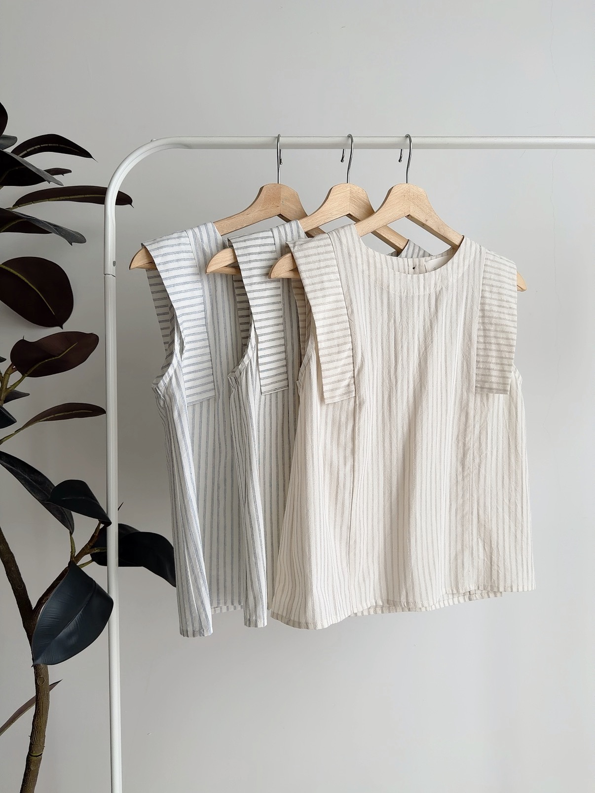 T72650 LYSA DESIGNER STRIPE LINEN TOP