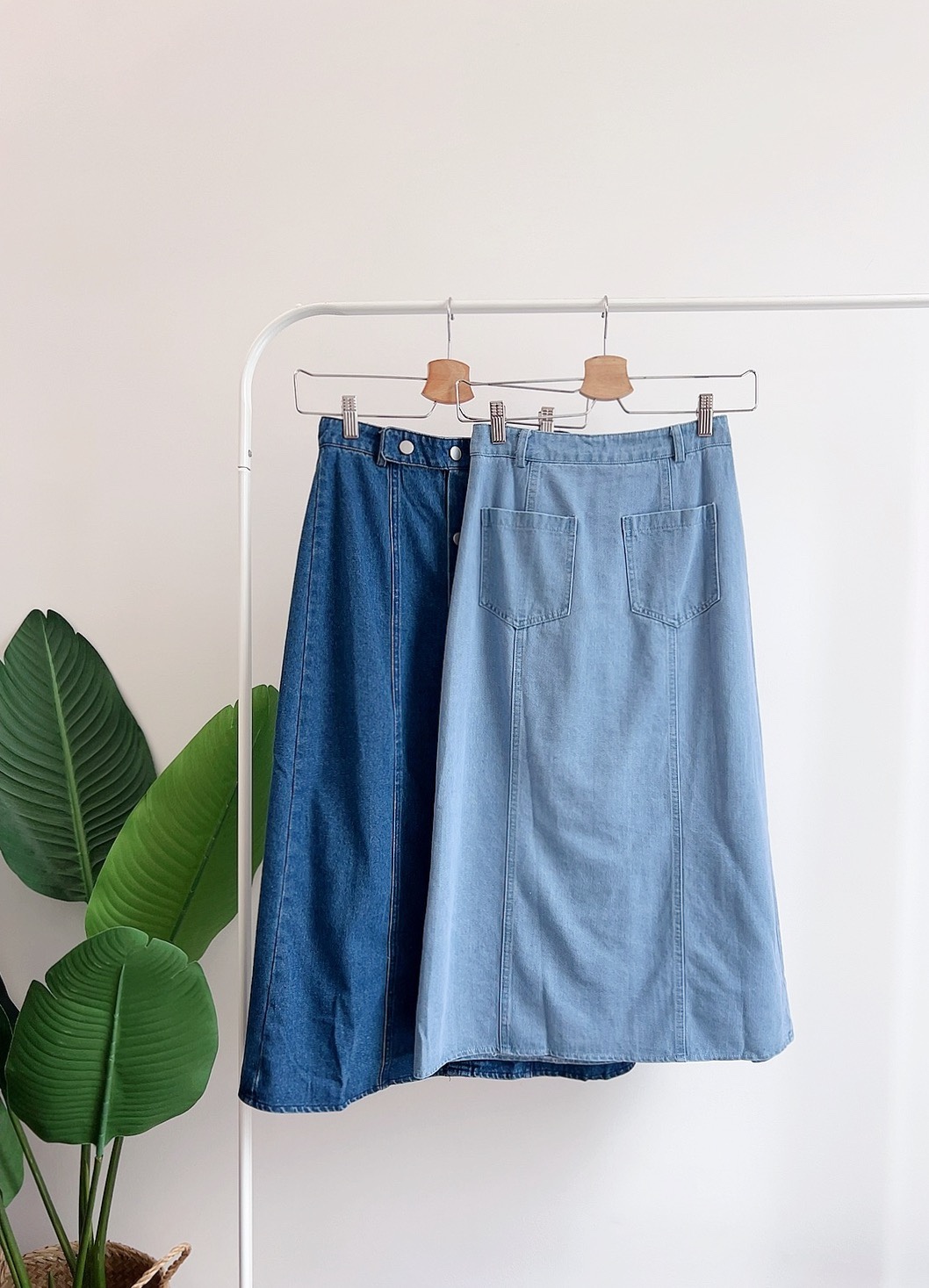 B70582 ALYA BUTTONS DENIM MIDI SKIRT