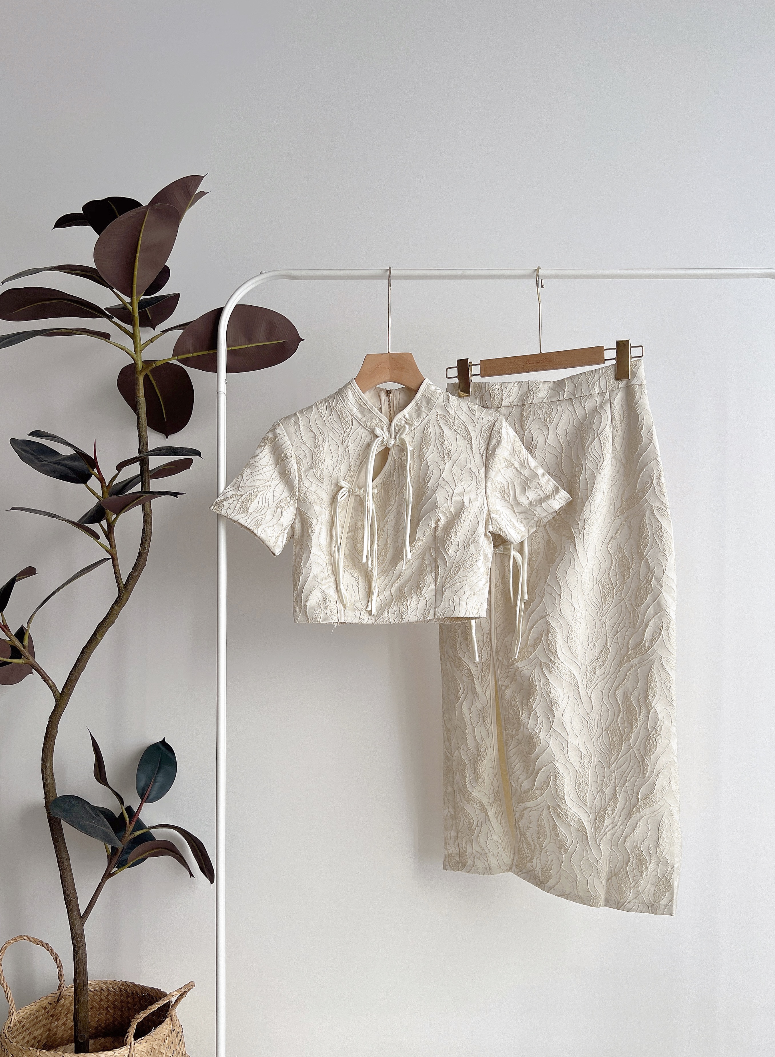 S70809  Zī Yáo PEARL CHEONGSAM MIDI SET