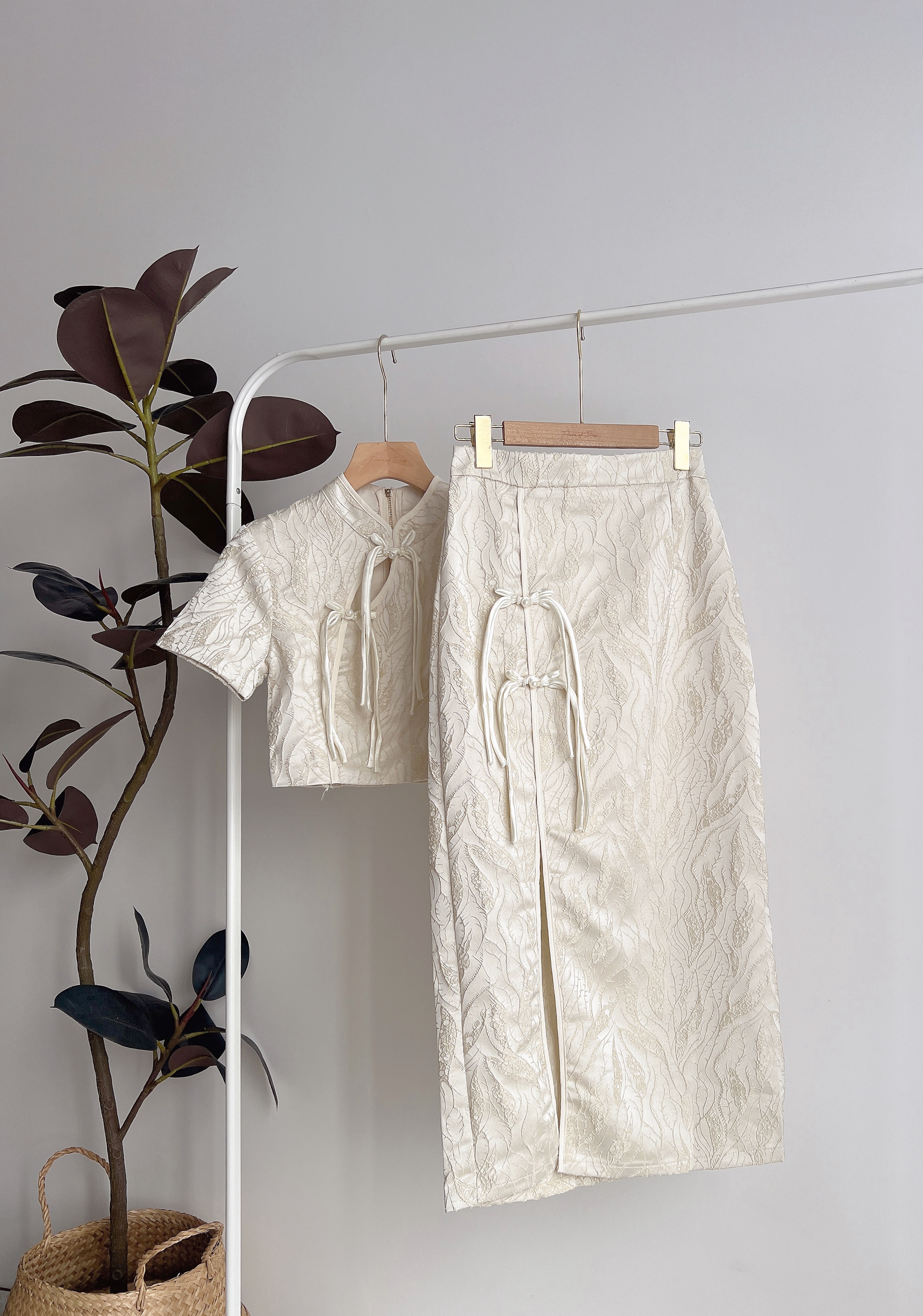 S70809  Zī Yáo PEARL CHEONGSAM MIDI SET