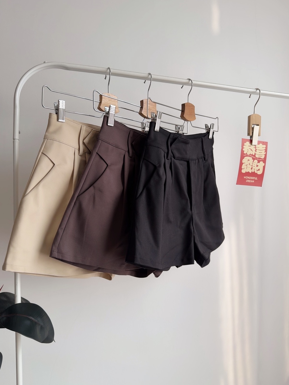 B72741 AVELINE A CUT SHORTS