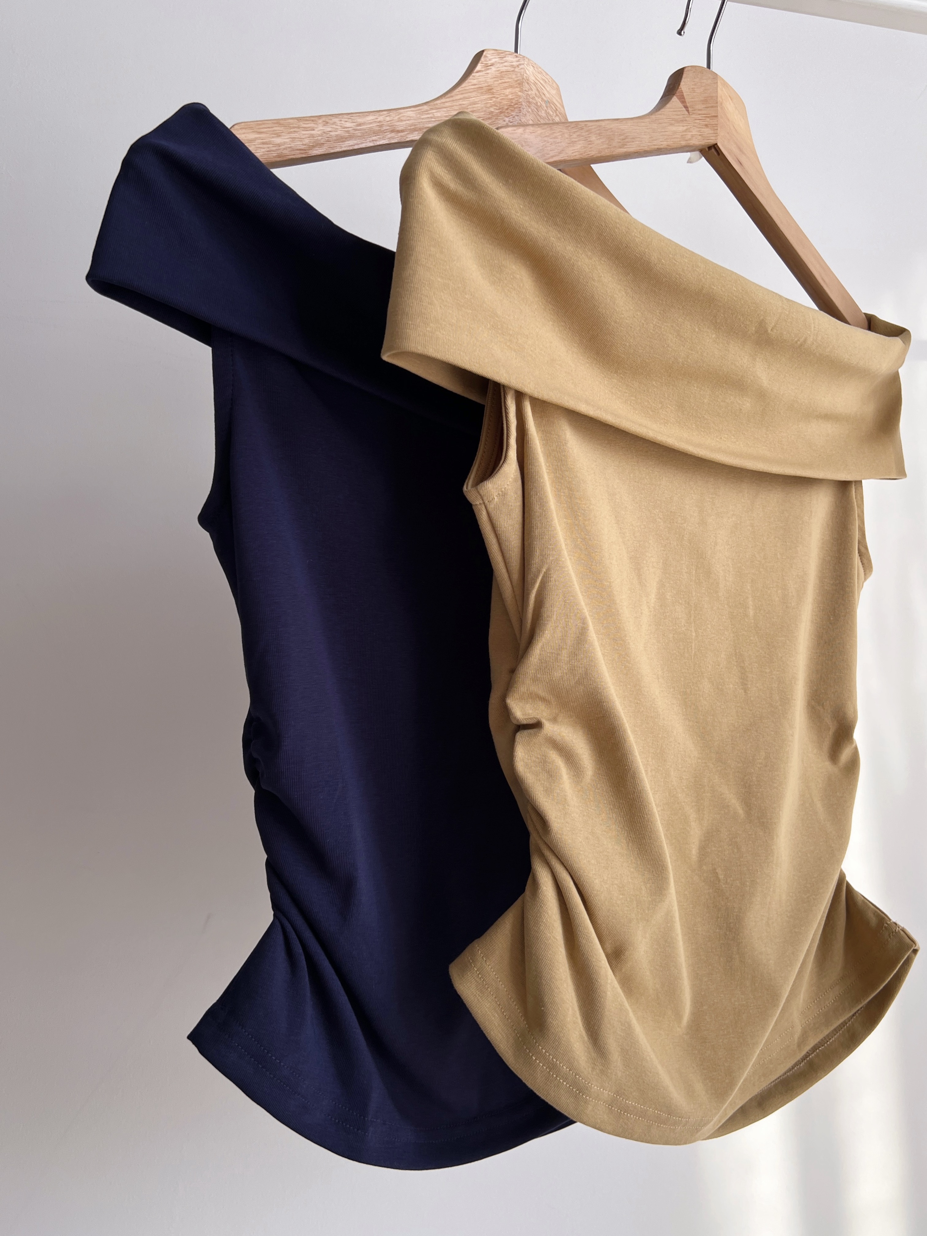 T72715  NYRA MODERN OFF SHOULDER TOP