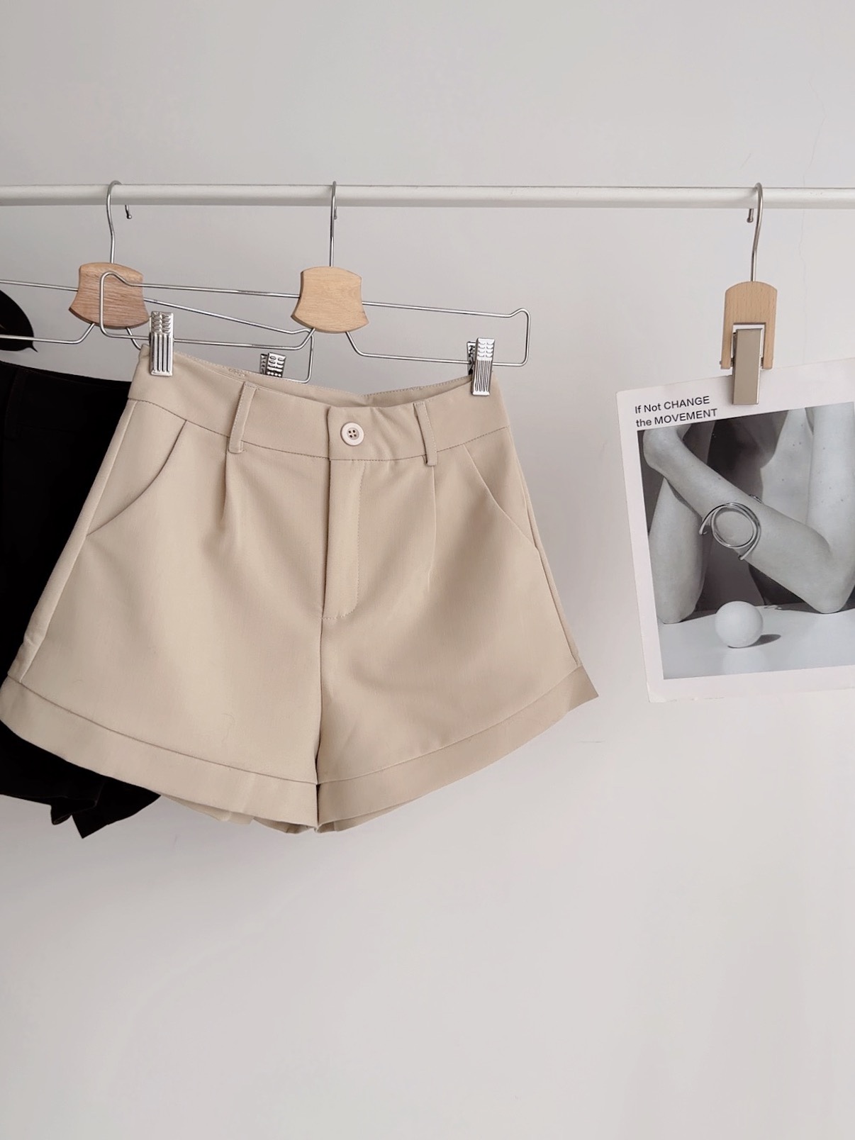 B72549 MILA STRUCTURED SHORTS