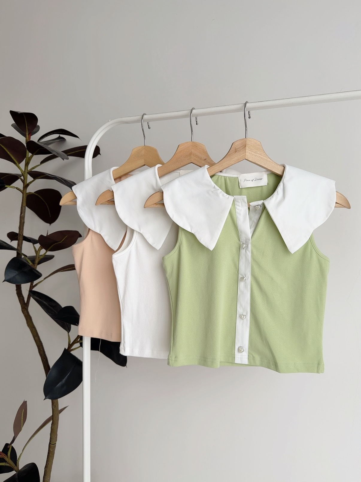 T72685 AUDREY PETAL COLLAR TOP