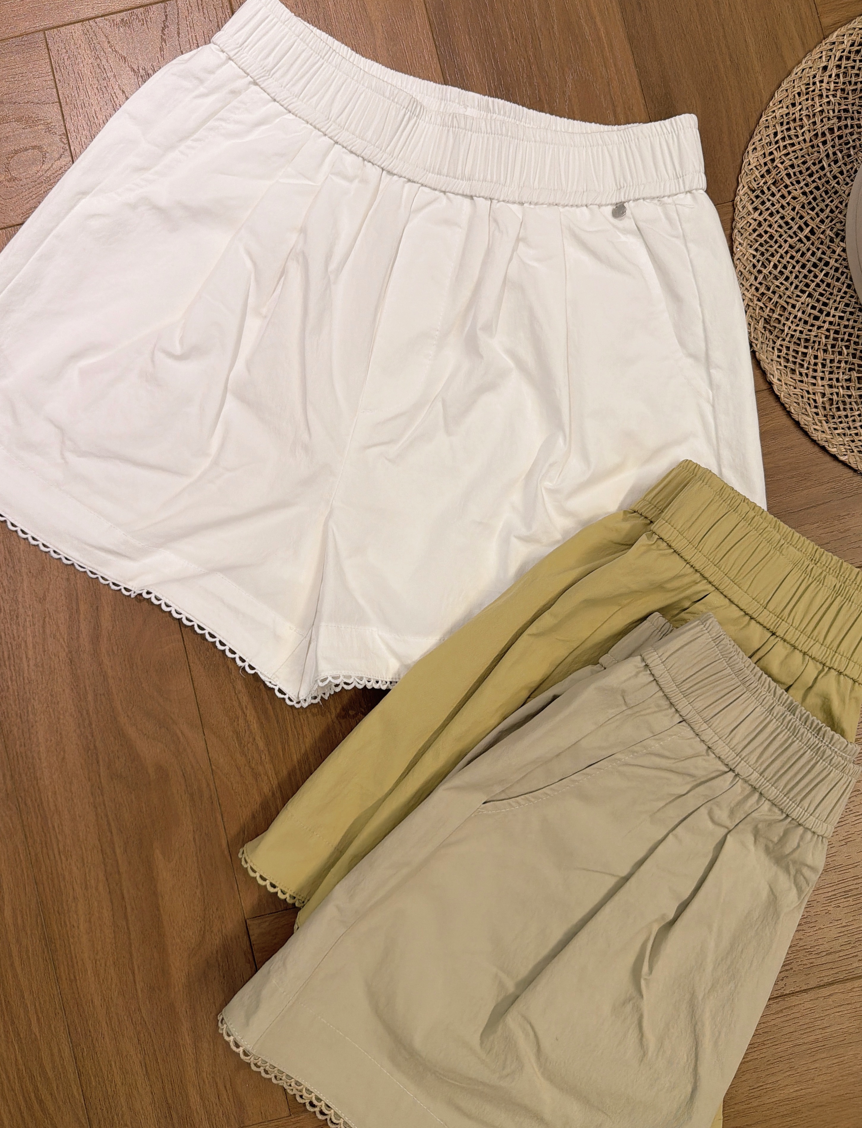 HXB26021 ZIRELLE SCALLOP HEM SHORTS
