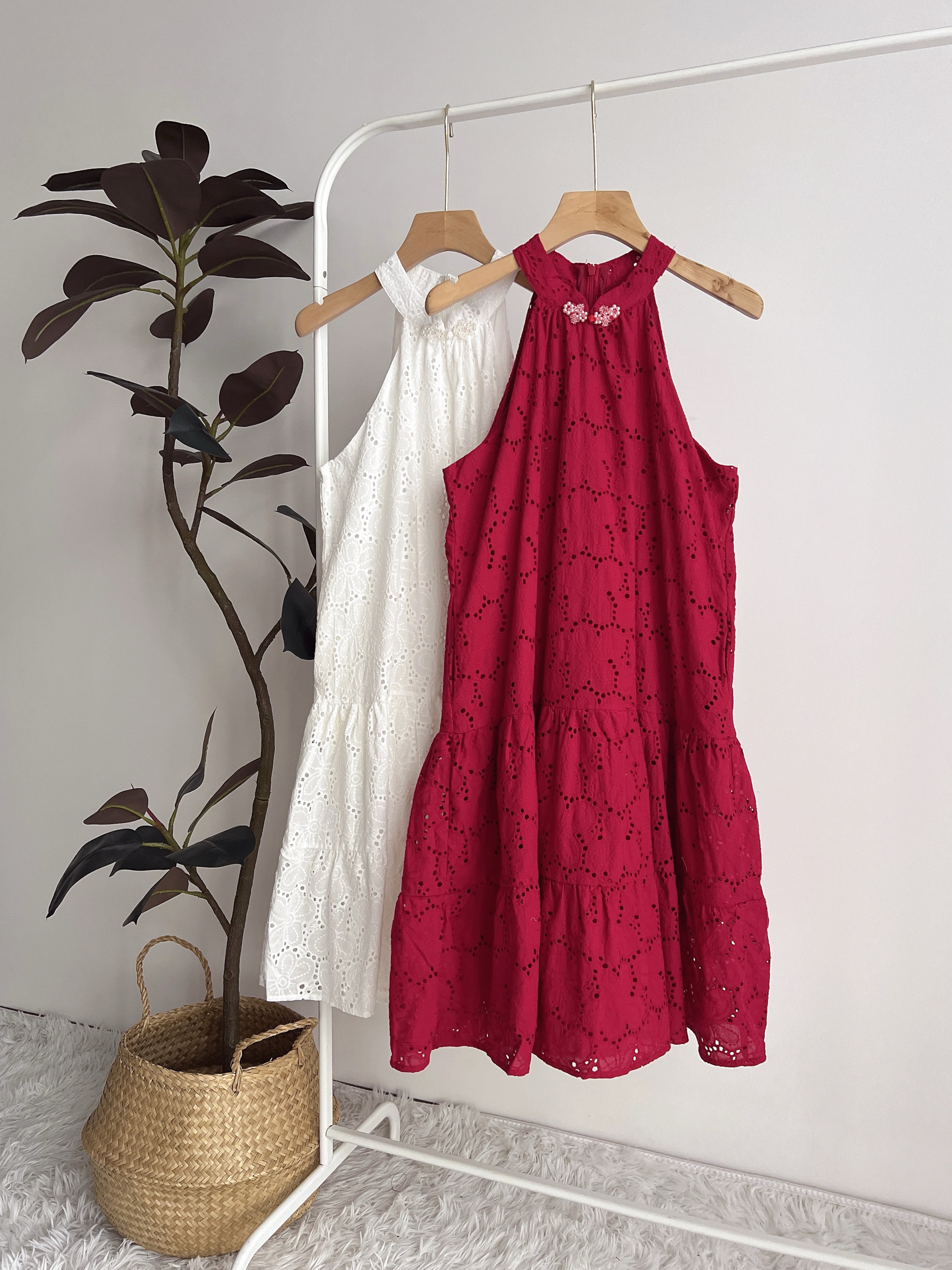 D70846 LOLLA CRYSTAL KNOT CUT IN DRESS