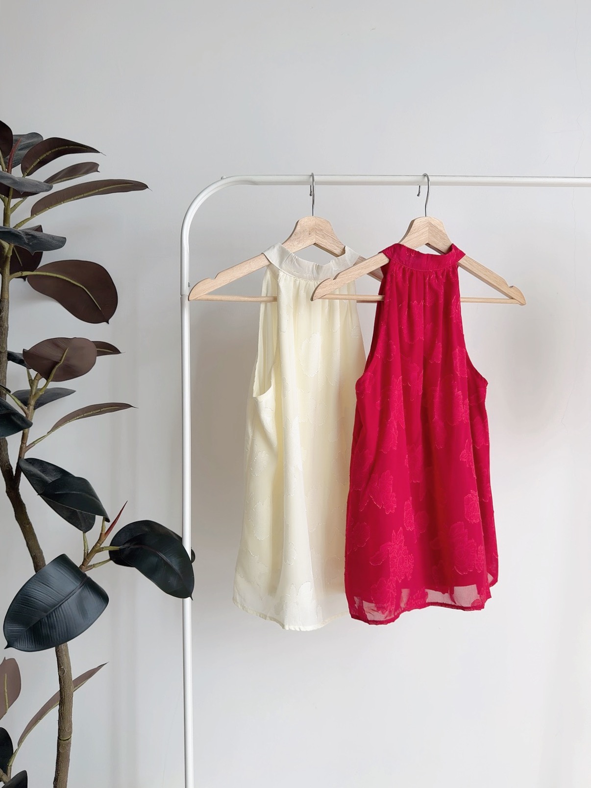 T72563 FLORAL HALTER LADY TOP