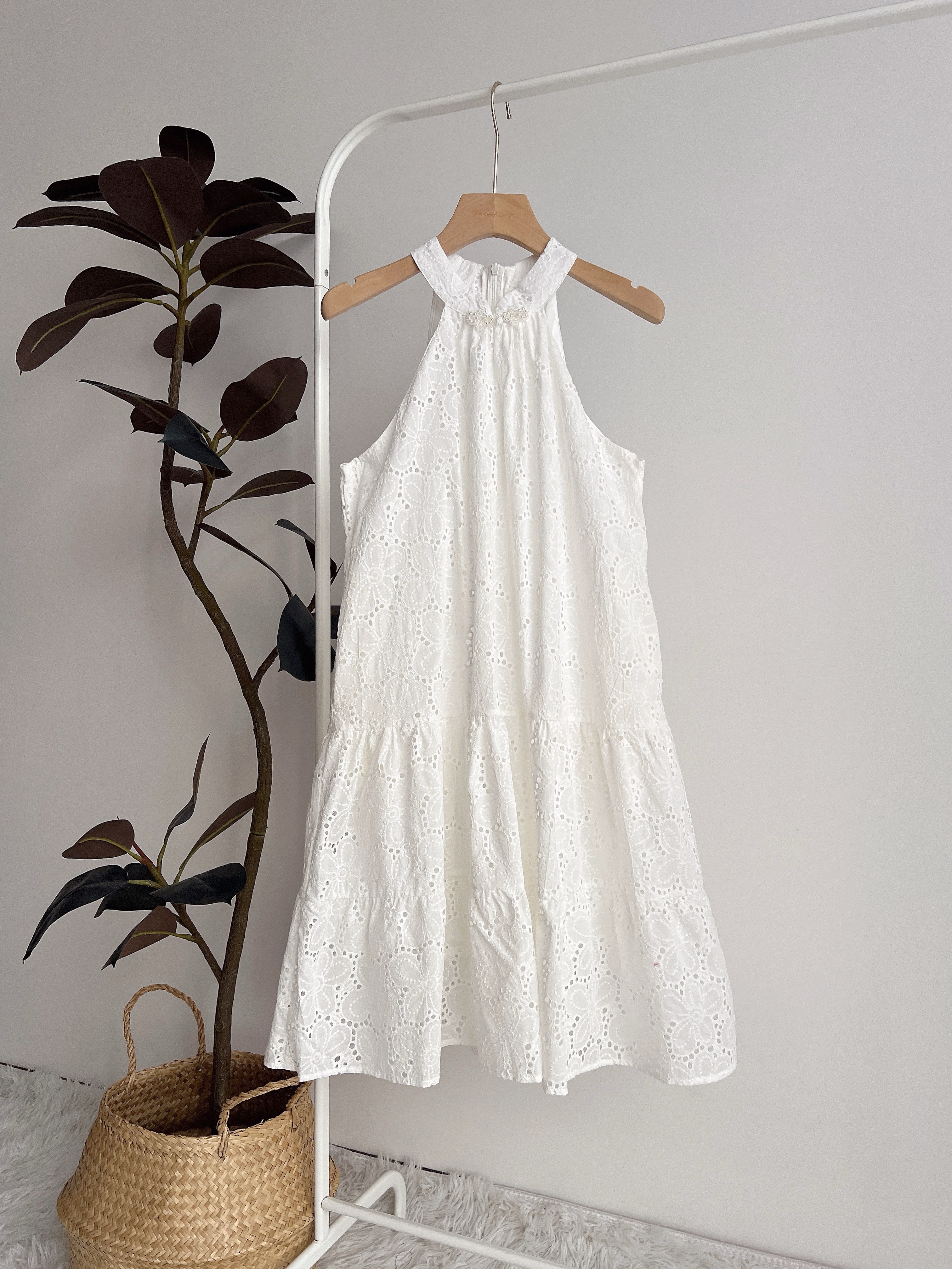 D70846 LOLLA CRYSTAL KNOT CUT IN DRESS