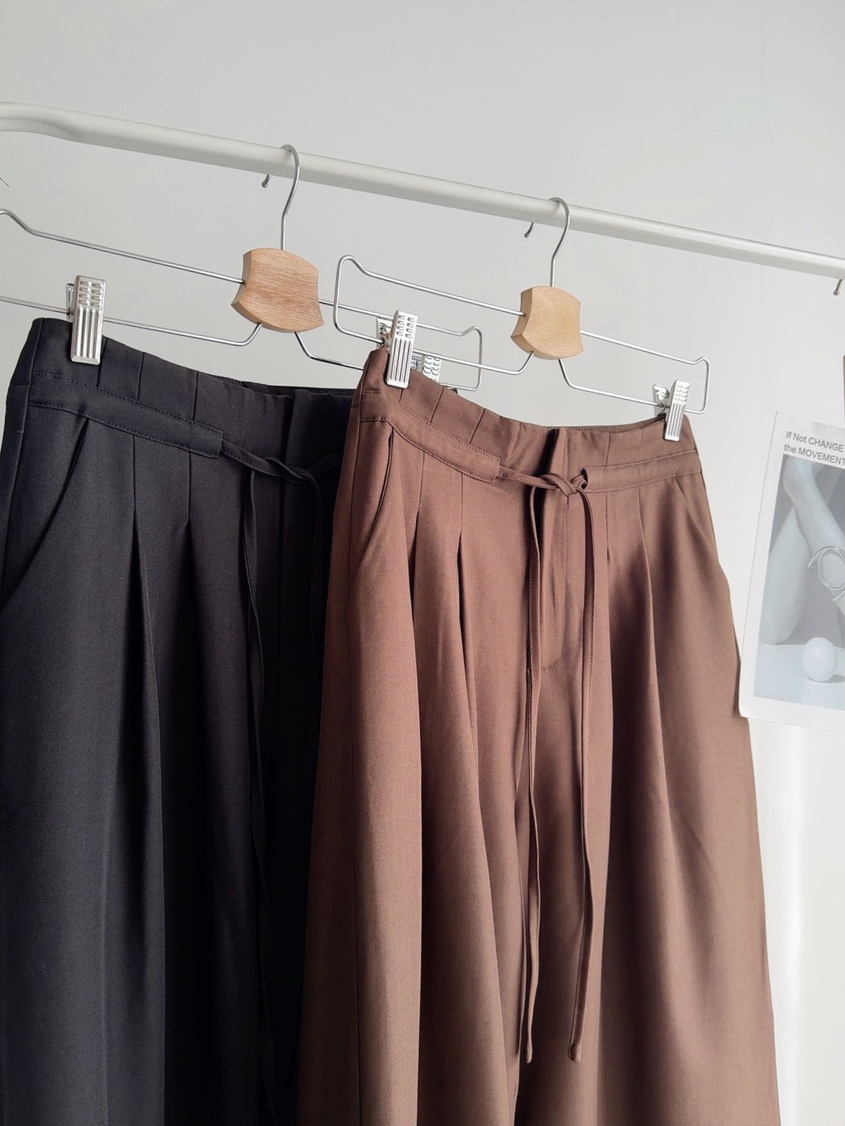 B72573 SINDRA FLOWY TROUSER