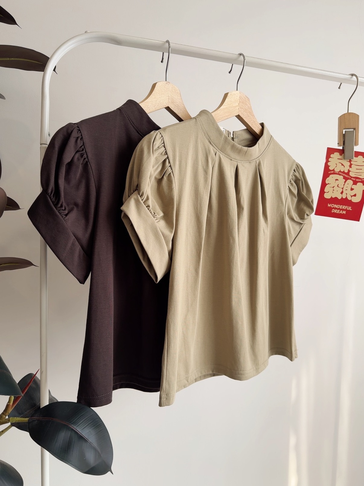 T72744 CORRINE CLASSIC PUFF SLEEVE BLOUSE