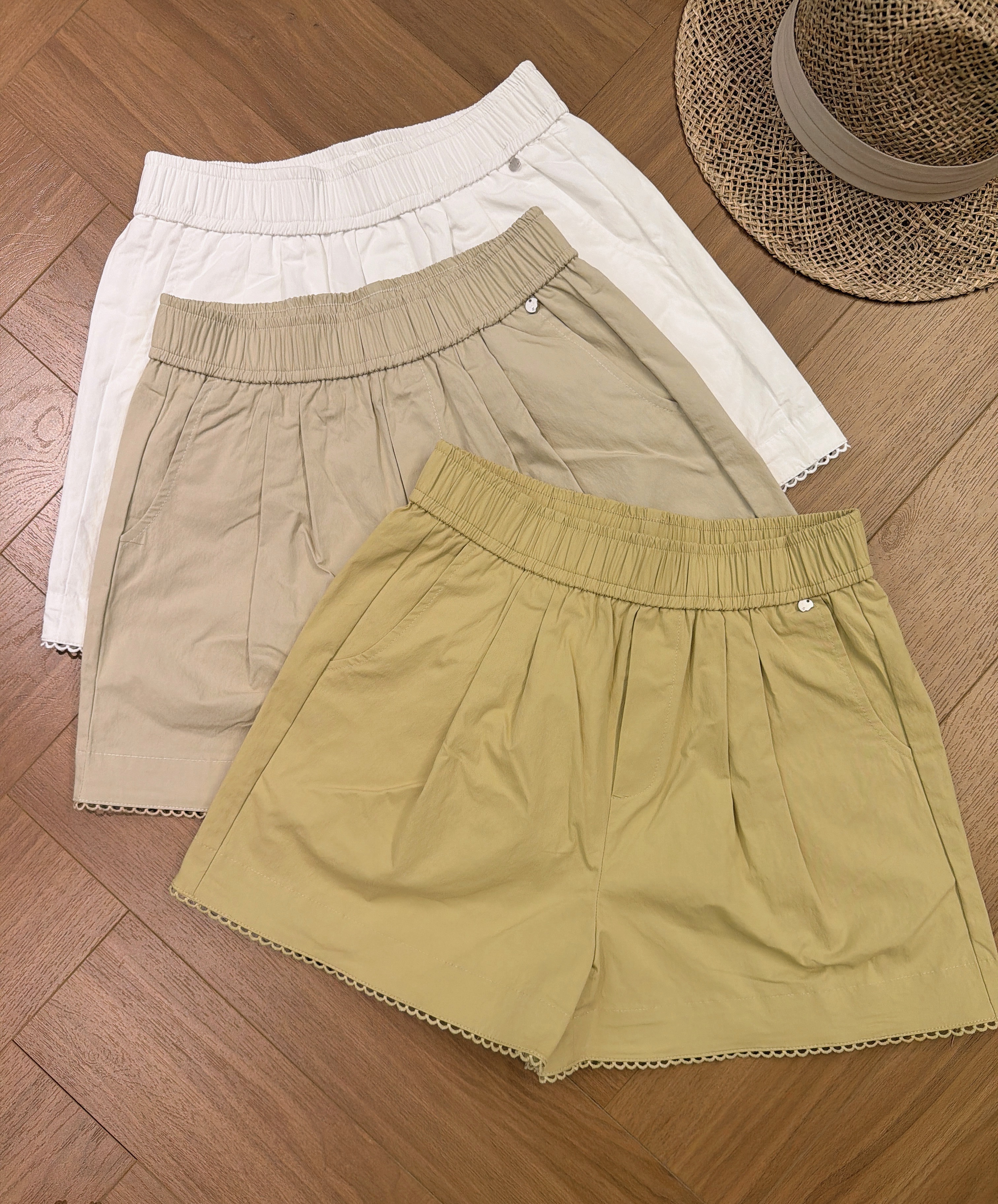 HXB26021 ZIRELLE SCALLOP HEM SHORTS