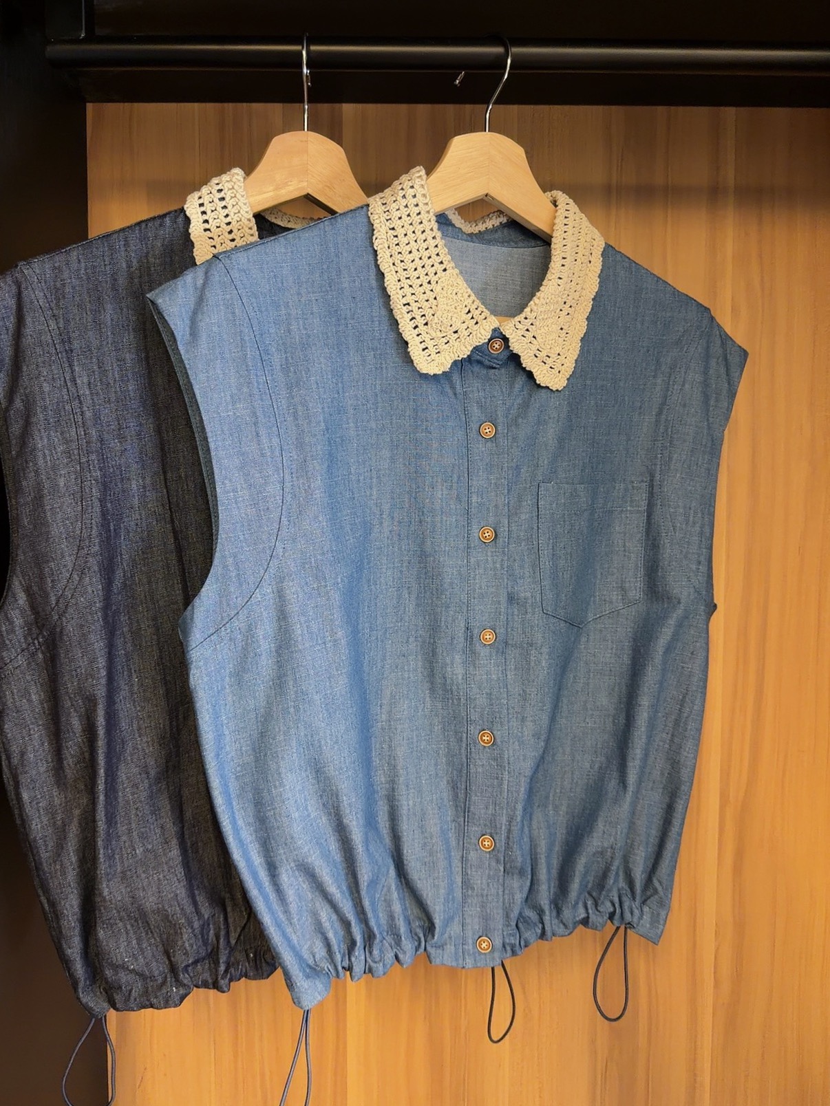 FT6035 FAYE CROCHET COLLAR DENIM SHIRT