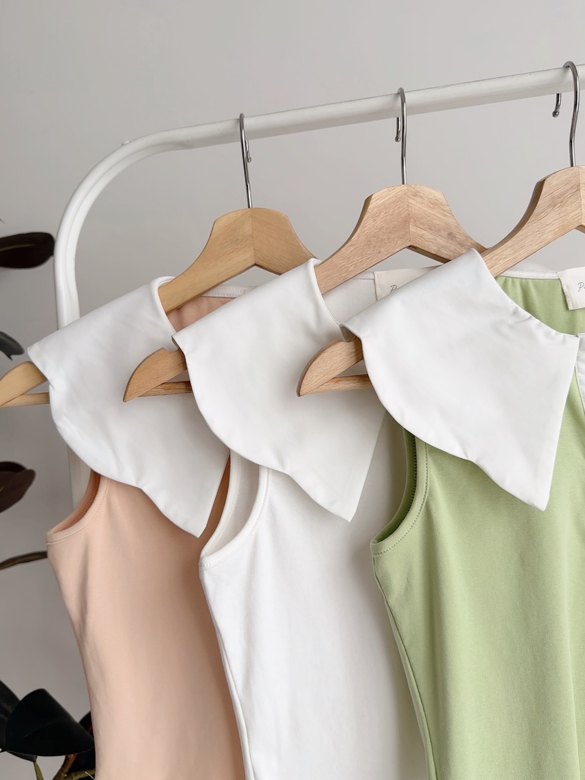 T72685 AUDREY PETAL COLLAR TOP