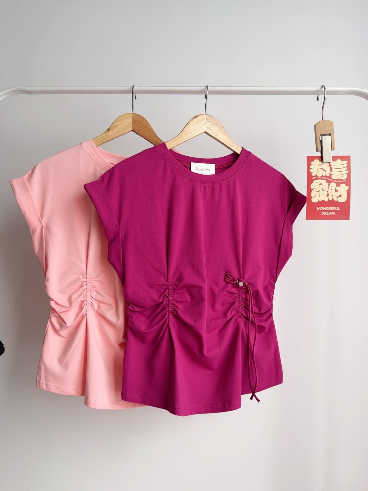 T72748 AURE GATHER WAIST CNY TEE