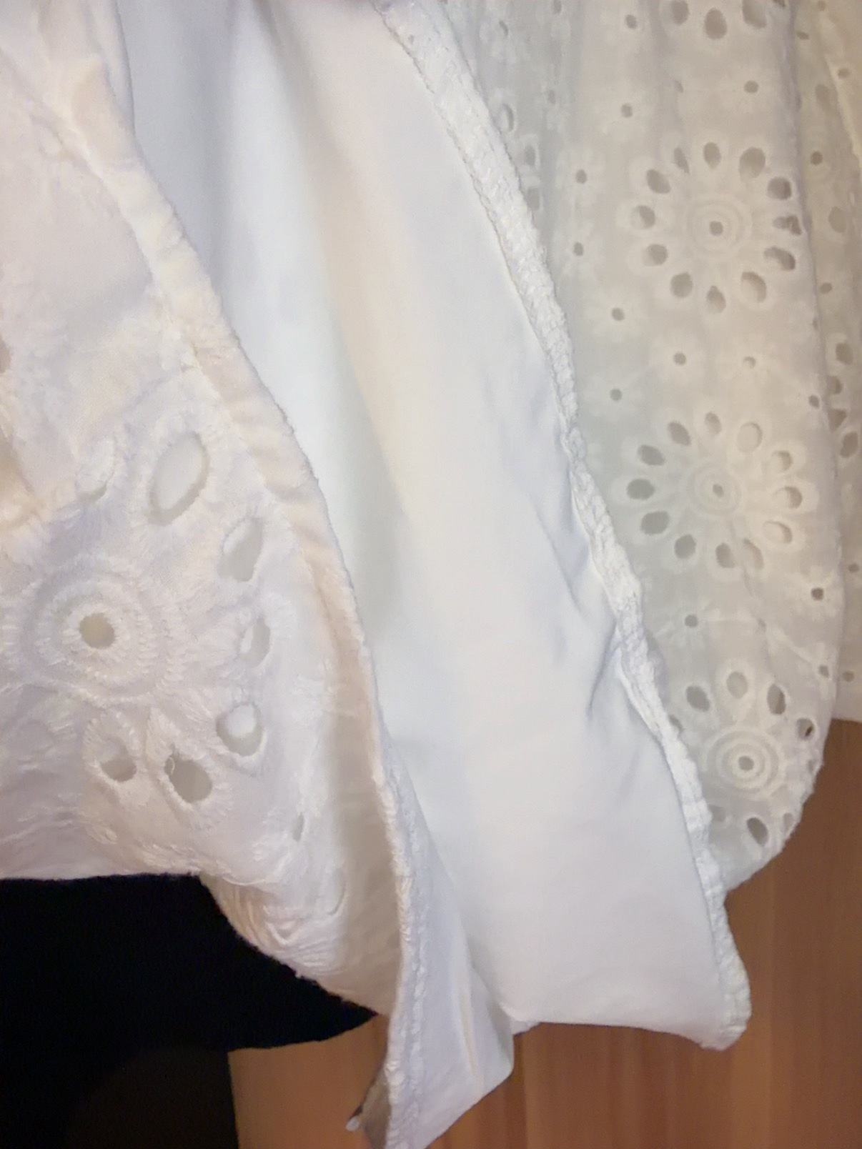 MOT3086 COVA FLORAL CROCHET V BLOUSE