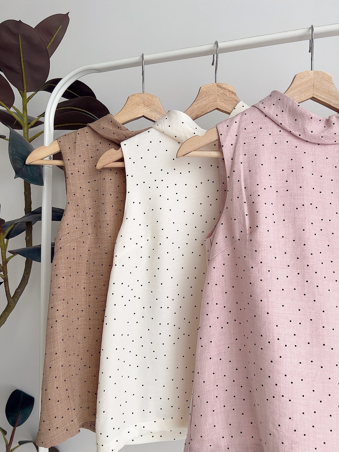 T72498 LINN DOTTED HIGH NECK TOP