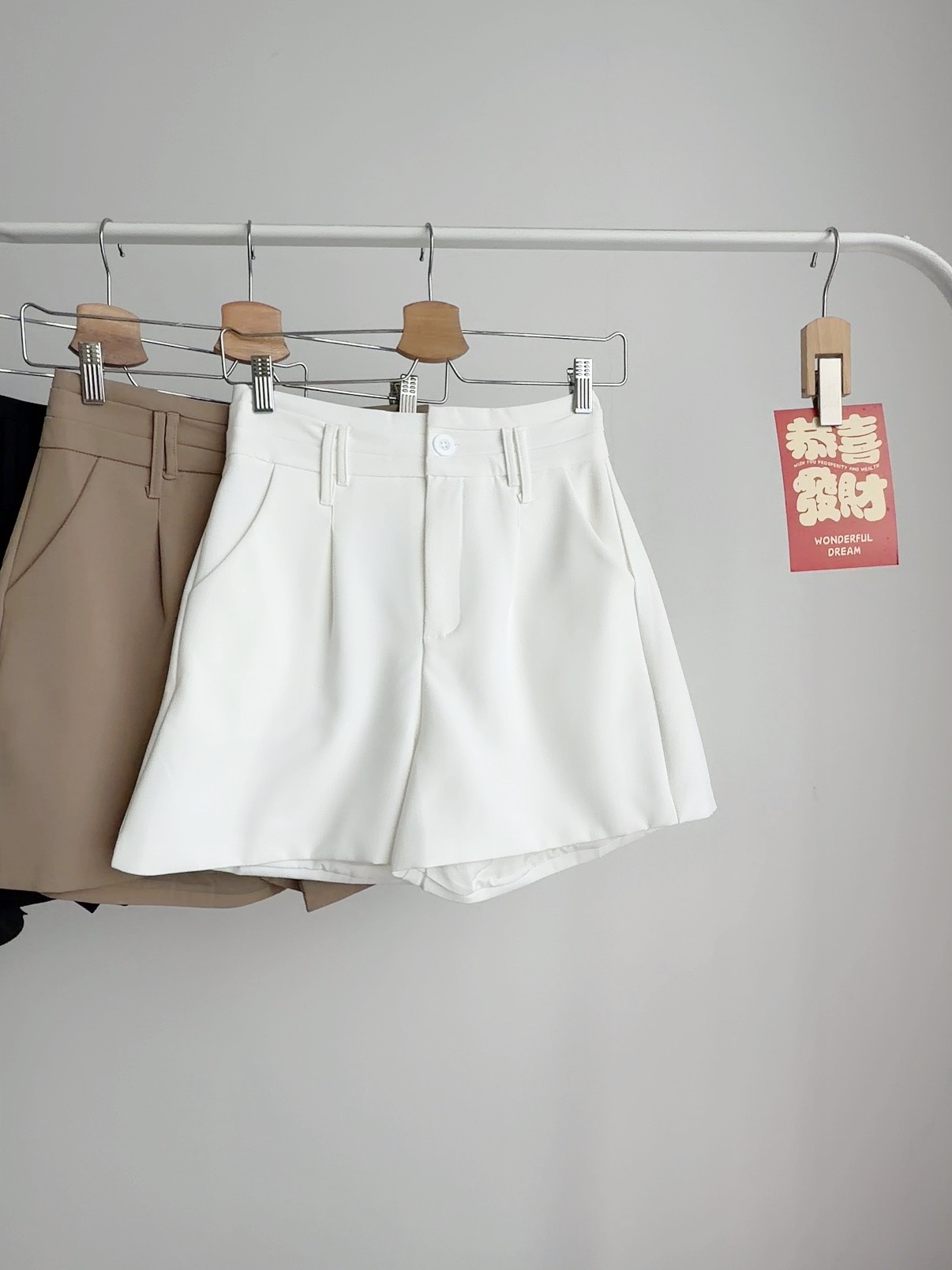 B72689 ELORA HW A CUT SHORTS