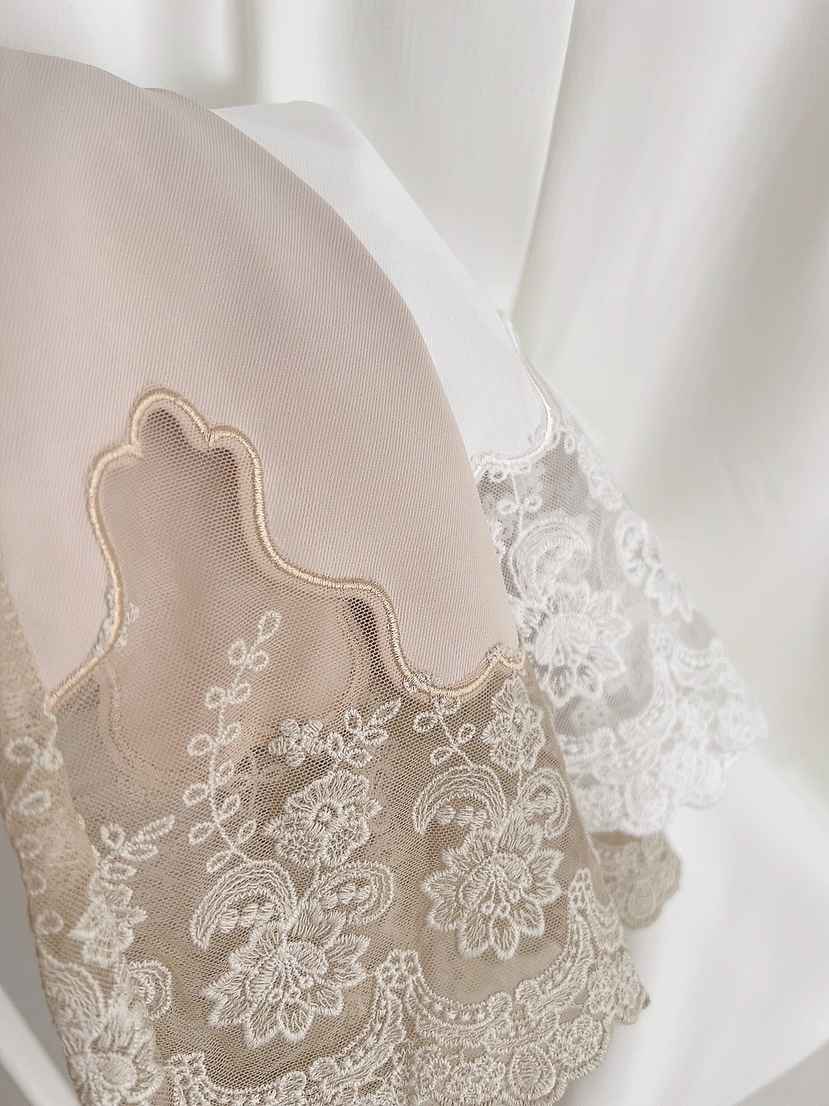 B72124 ELODIE FRENCH LACE TRIM MIDI SKIRT