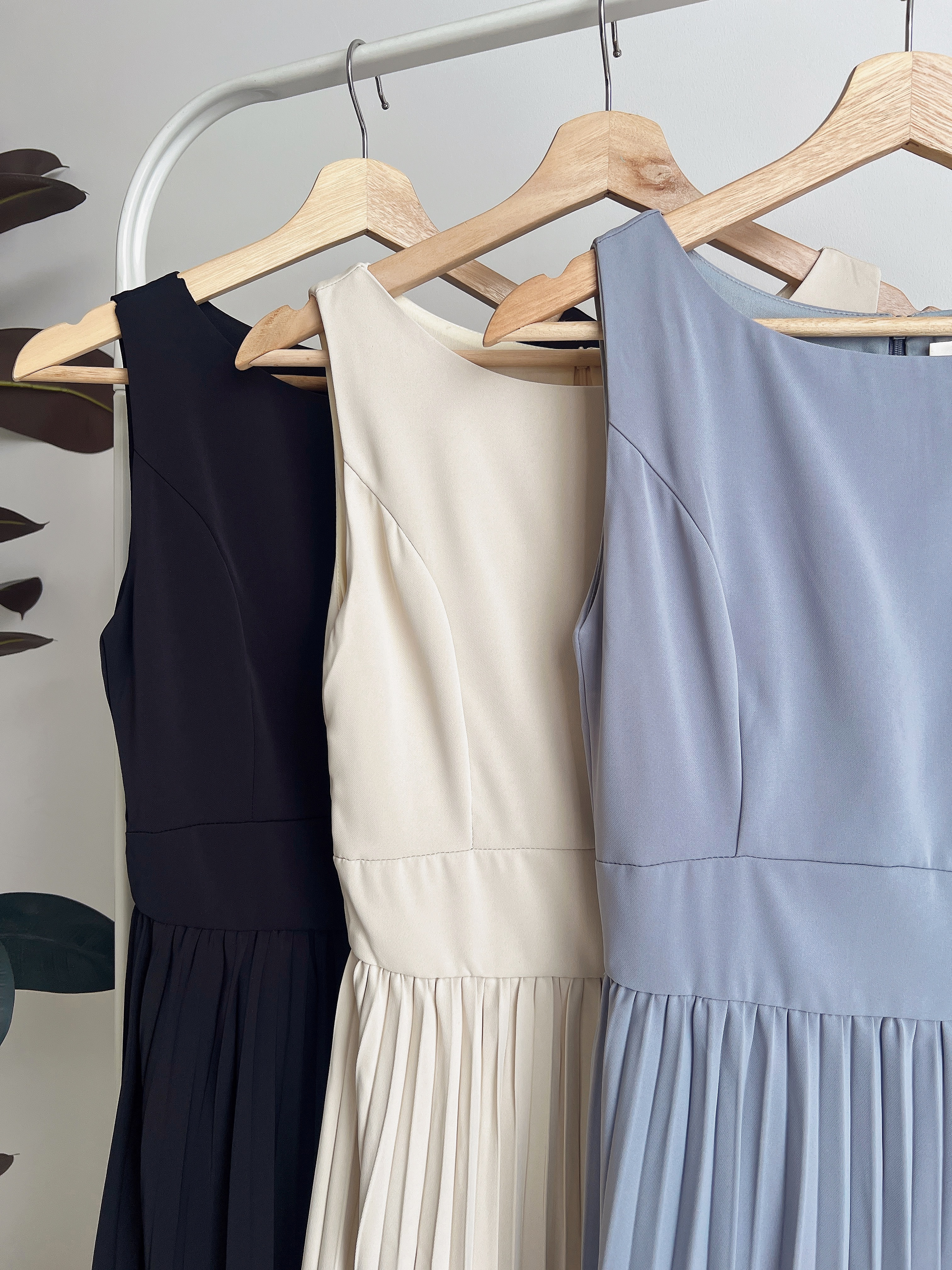 D72029 OLIVIA PLEATED PREMIUM DRESS