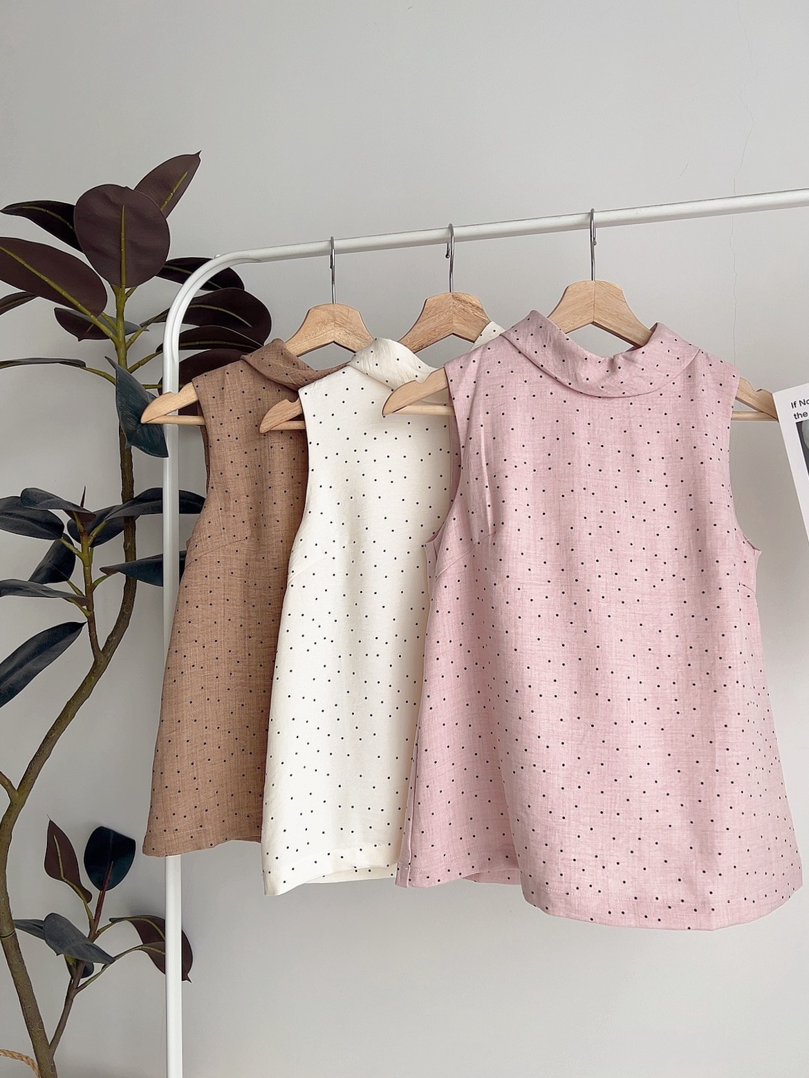 T72498 LINN DOTTED HIGH NECK TOP