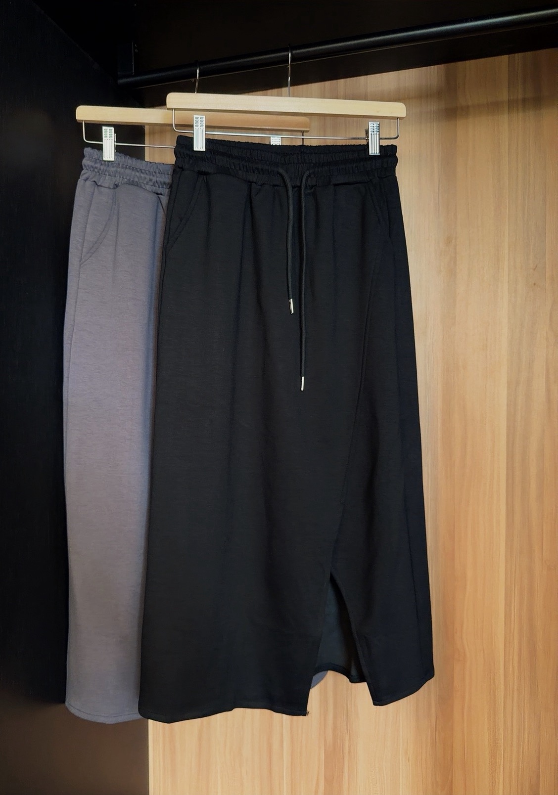 KDB133 MILA COMFORT SLIT CUT MIDI SKIRT