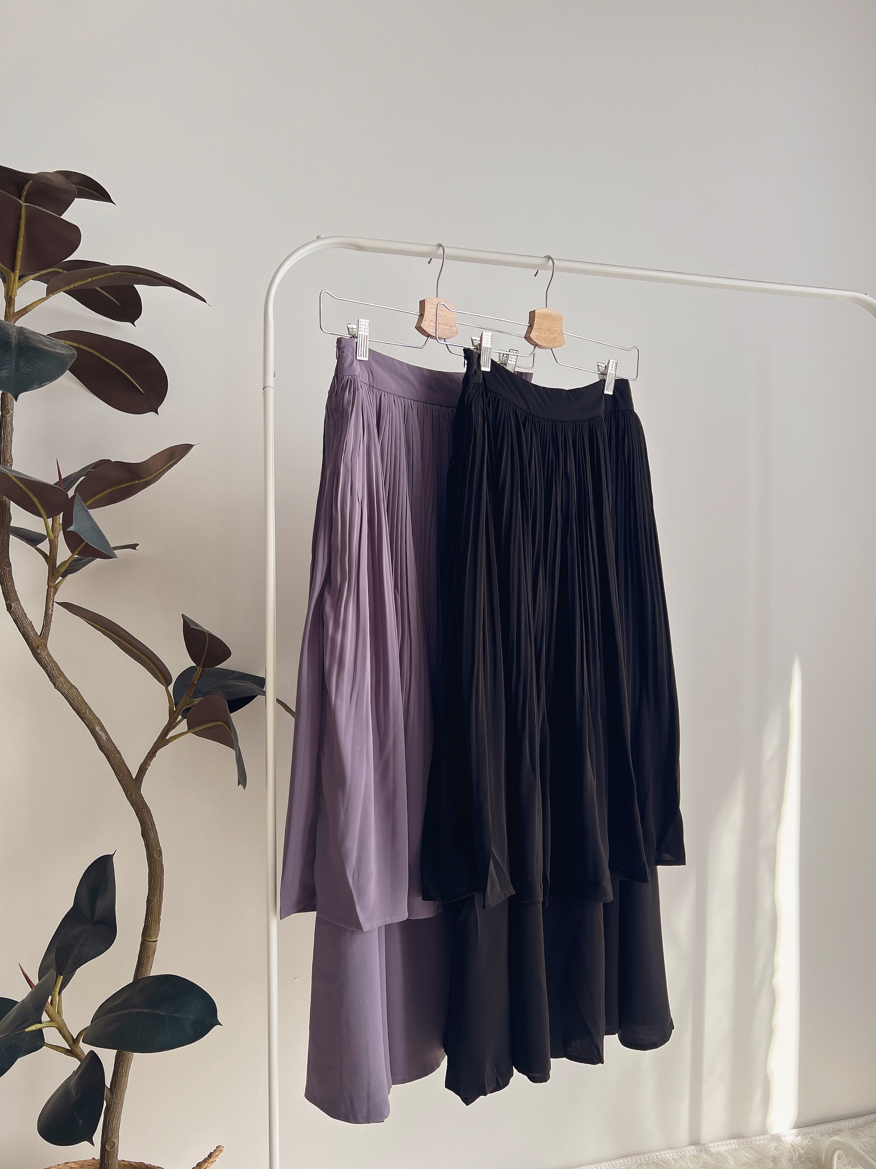 B70820 ROSSA PLEATED LAYERS MIDI SKIRT