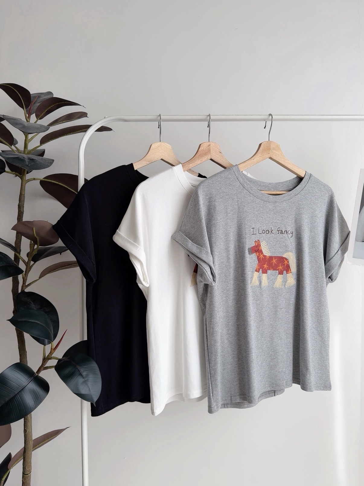 T72579 COE PONY EMBROIDRED TEE