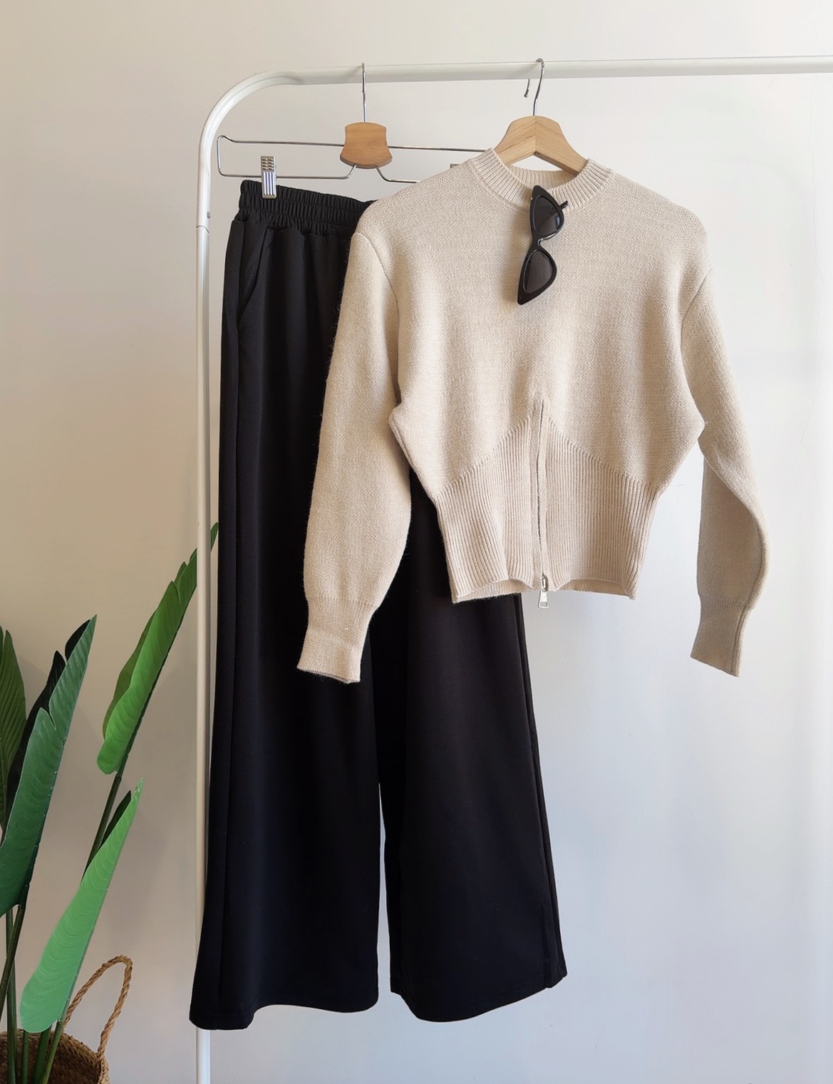 T72788 EVA ZIPPER KNIT TOP