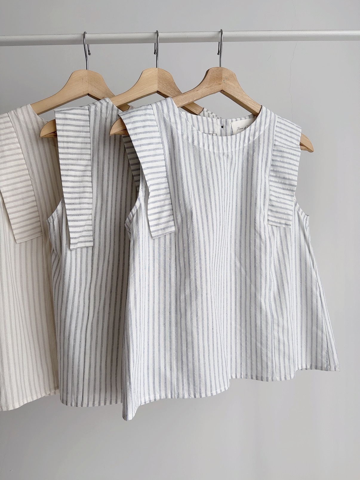 T72650 LYSA DESIGNER STRIPE LINEN TOP