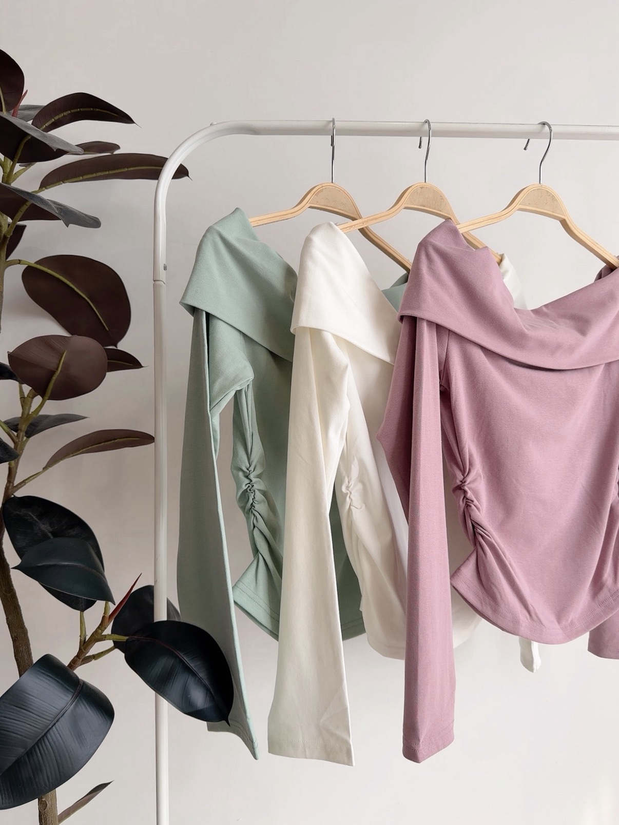 T72761 ANNA OFF SHOULDER LADY TOP