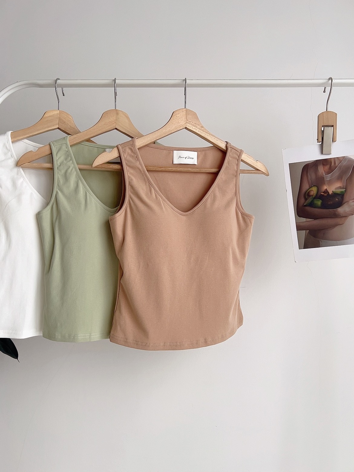 T72204 RHEA PADDED V NECK TANK