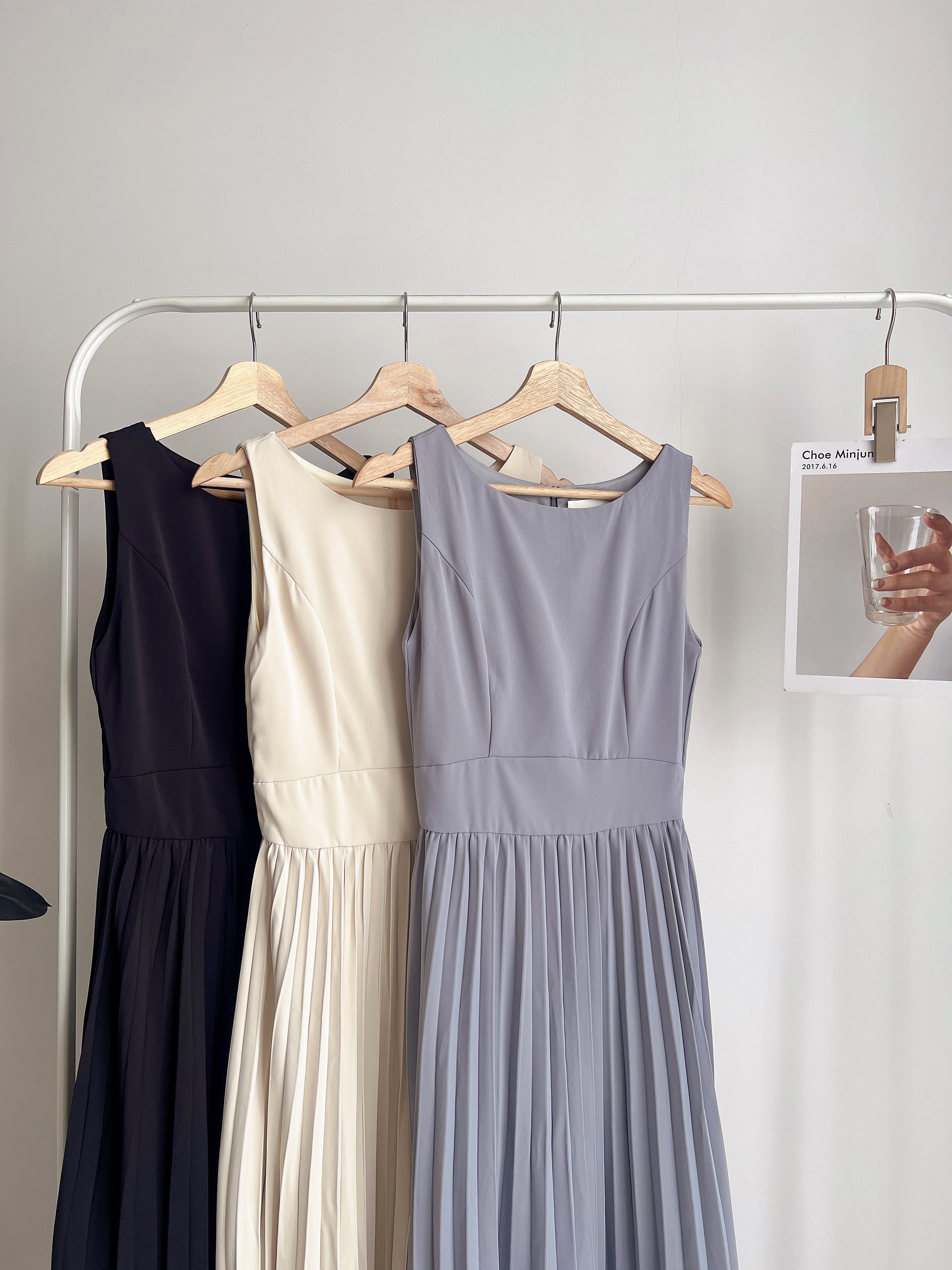 D72029 OLIVIA PLEATED PREMIUM DRESS