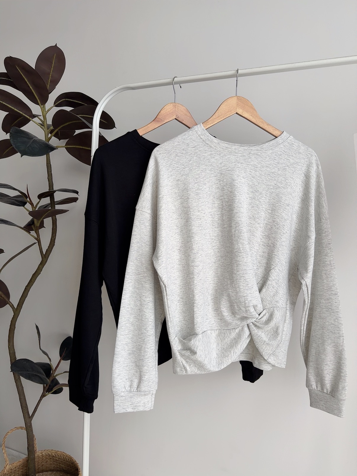 T72600 SHELLA SIDE TWIST PULLOVER