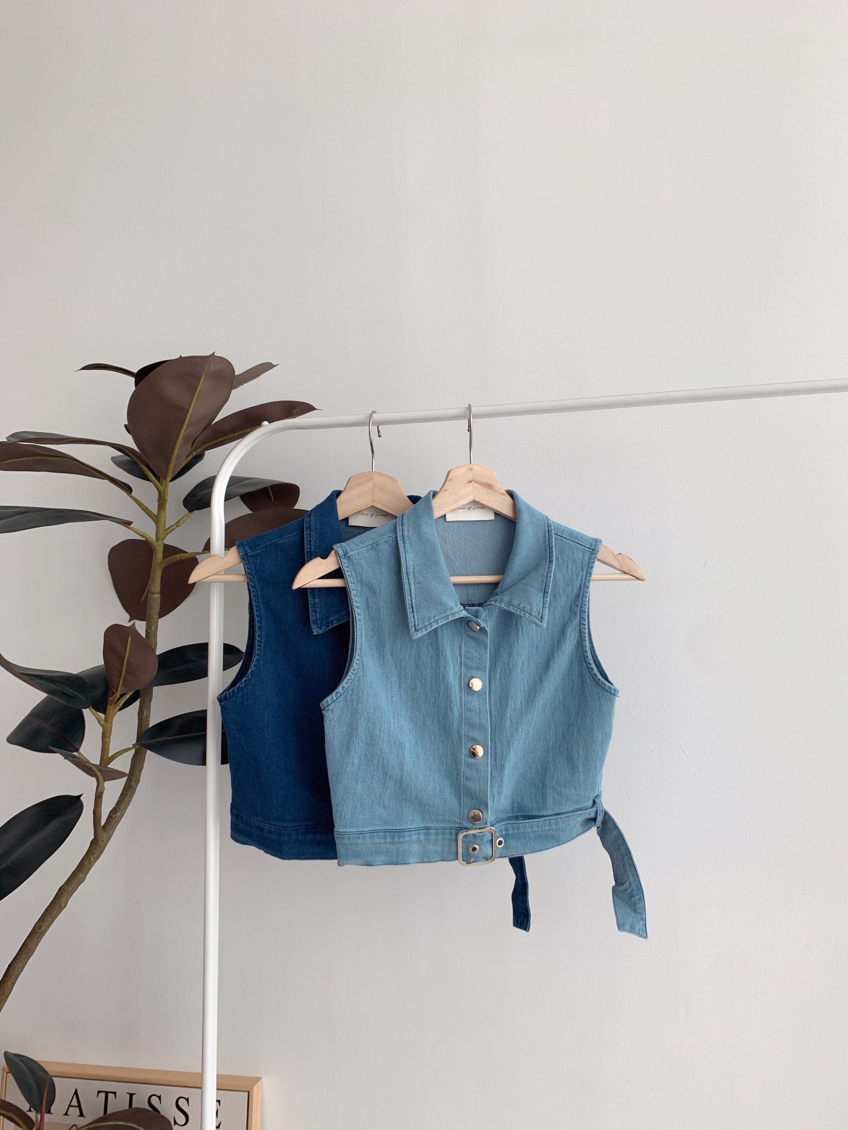 T70489 BROOKIE DENIM SLEEVELESS SHIRT