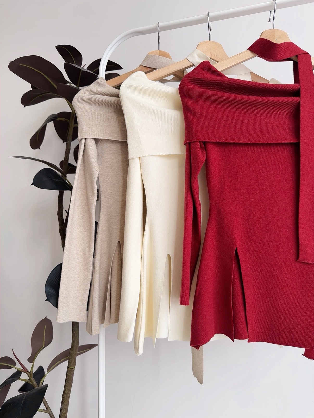 T72611 FENN OFF SHOULDER TIE KNIT TOP