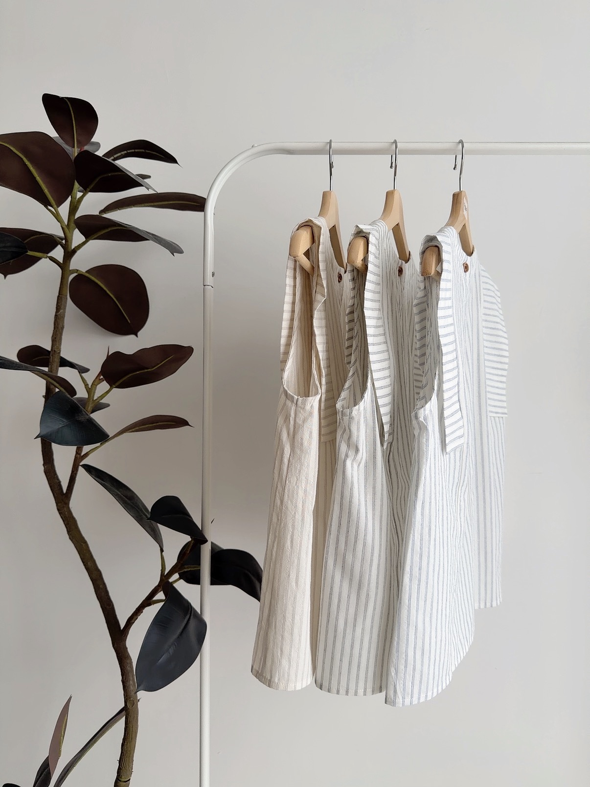 T72650 LYSA DESIGNER STRIPE LINEN TOP