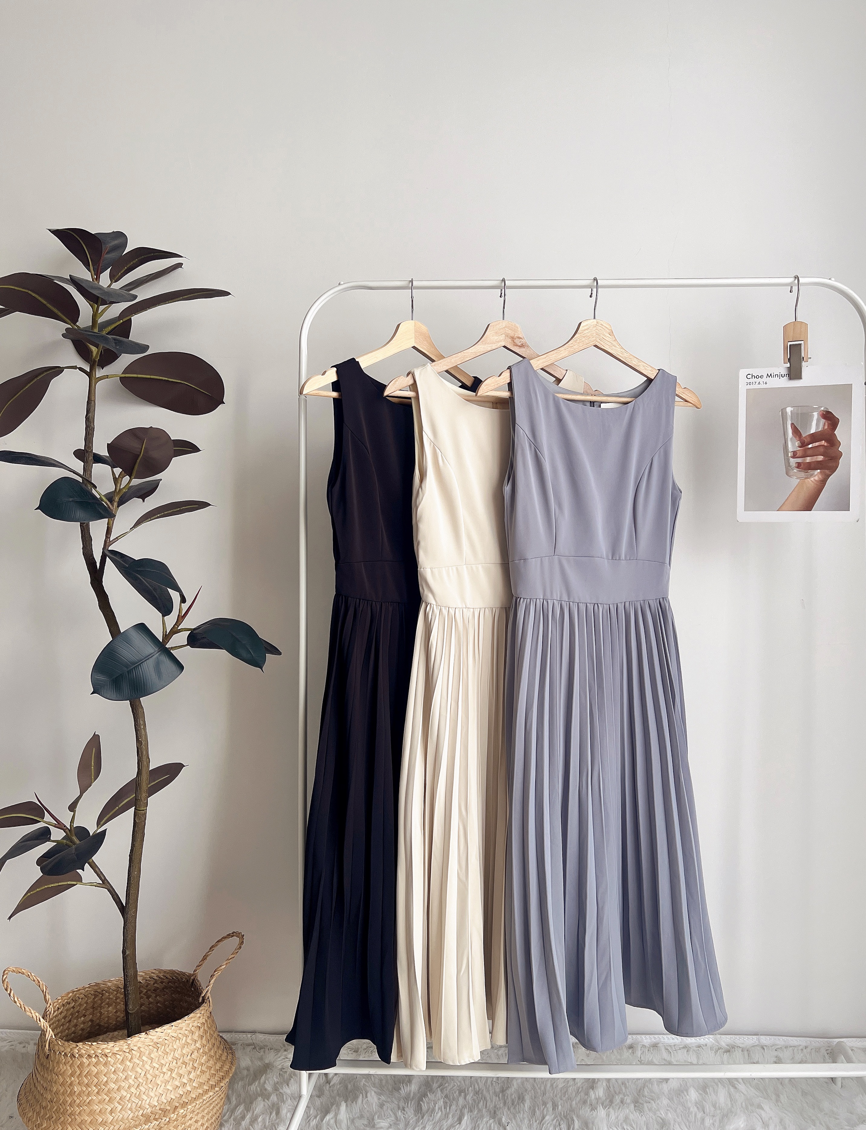 D72029 OLIVIA PLEATED PREMIUM DRESS